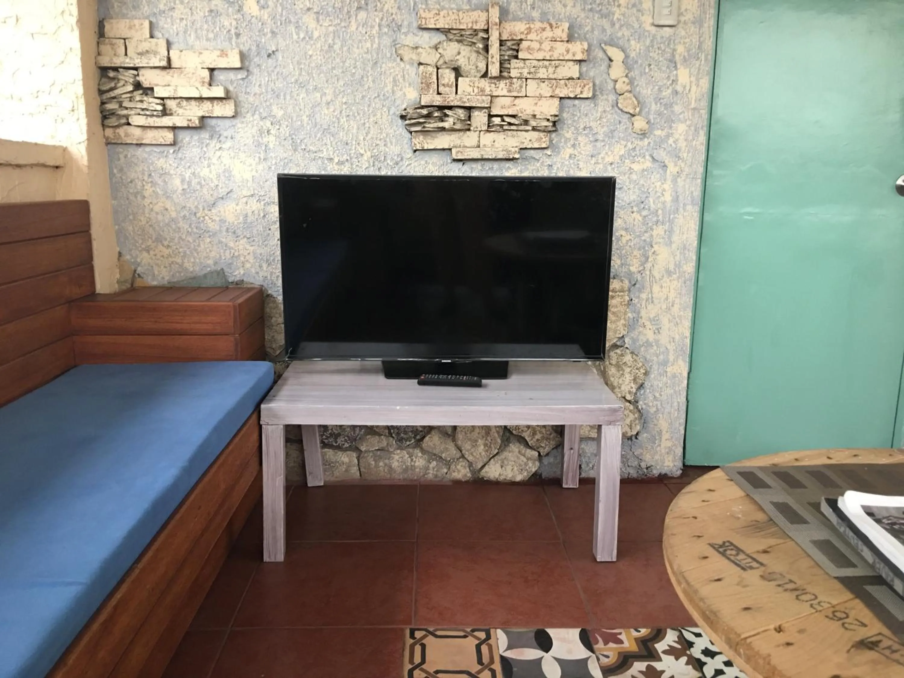 TV and multimedia in 1 River Central Hostel