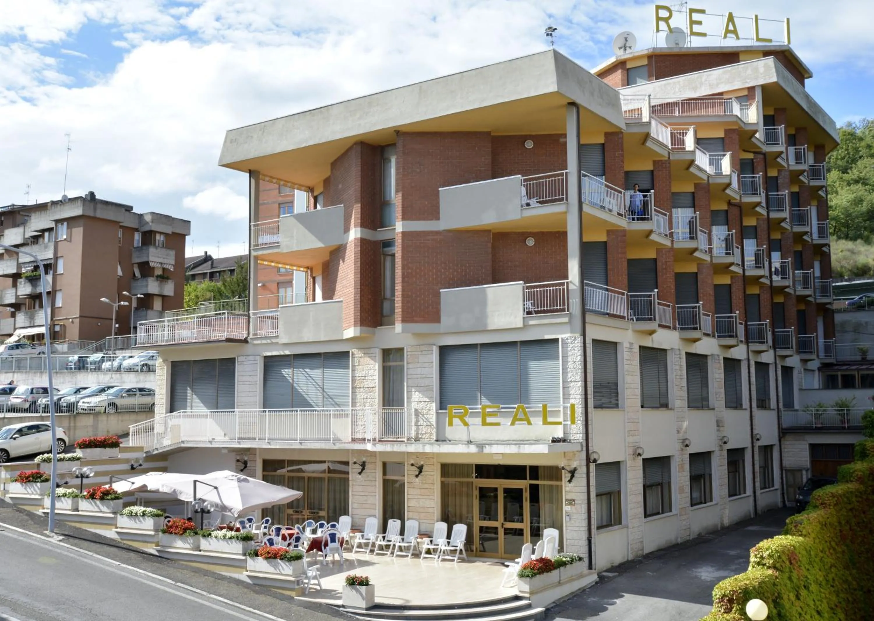 Facade/entrance in Hotel Reali