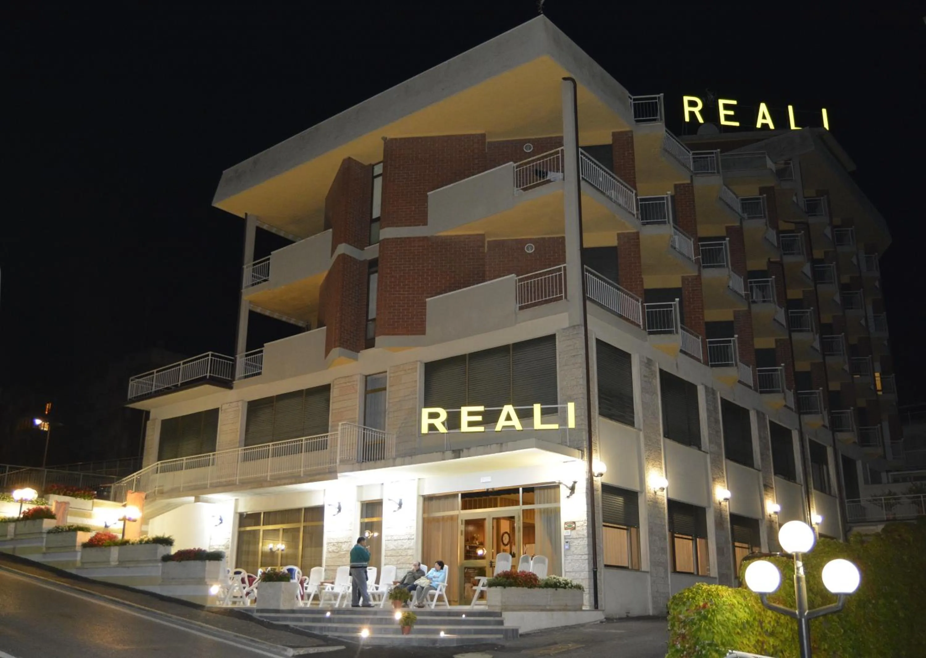 Facade/entrance in Hotel Reali