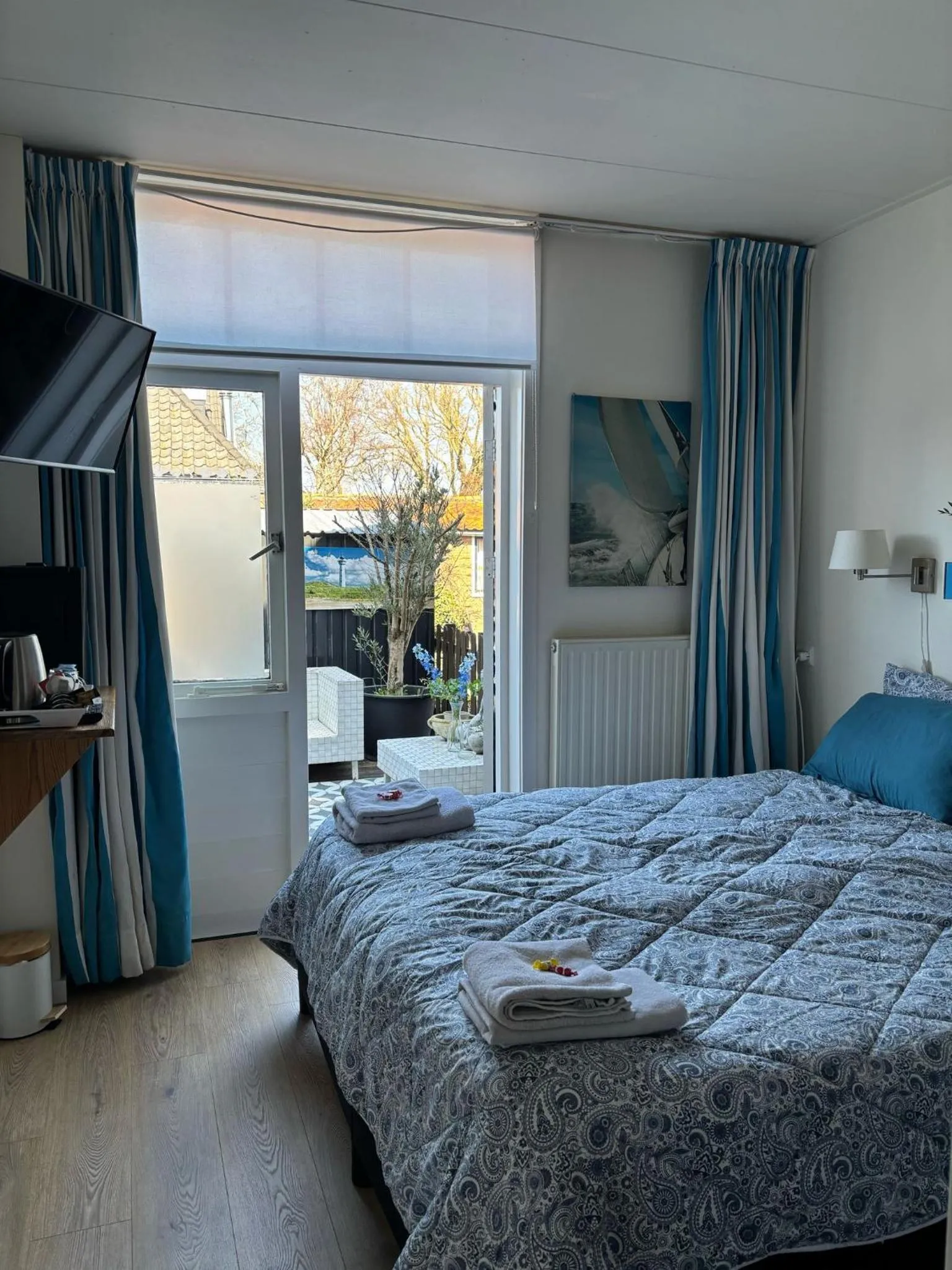 Photo of the whole room, Bed in B&B de Zandtaart