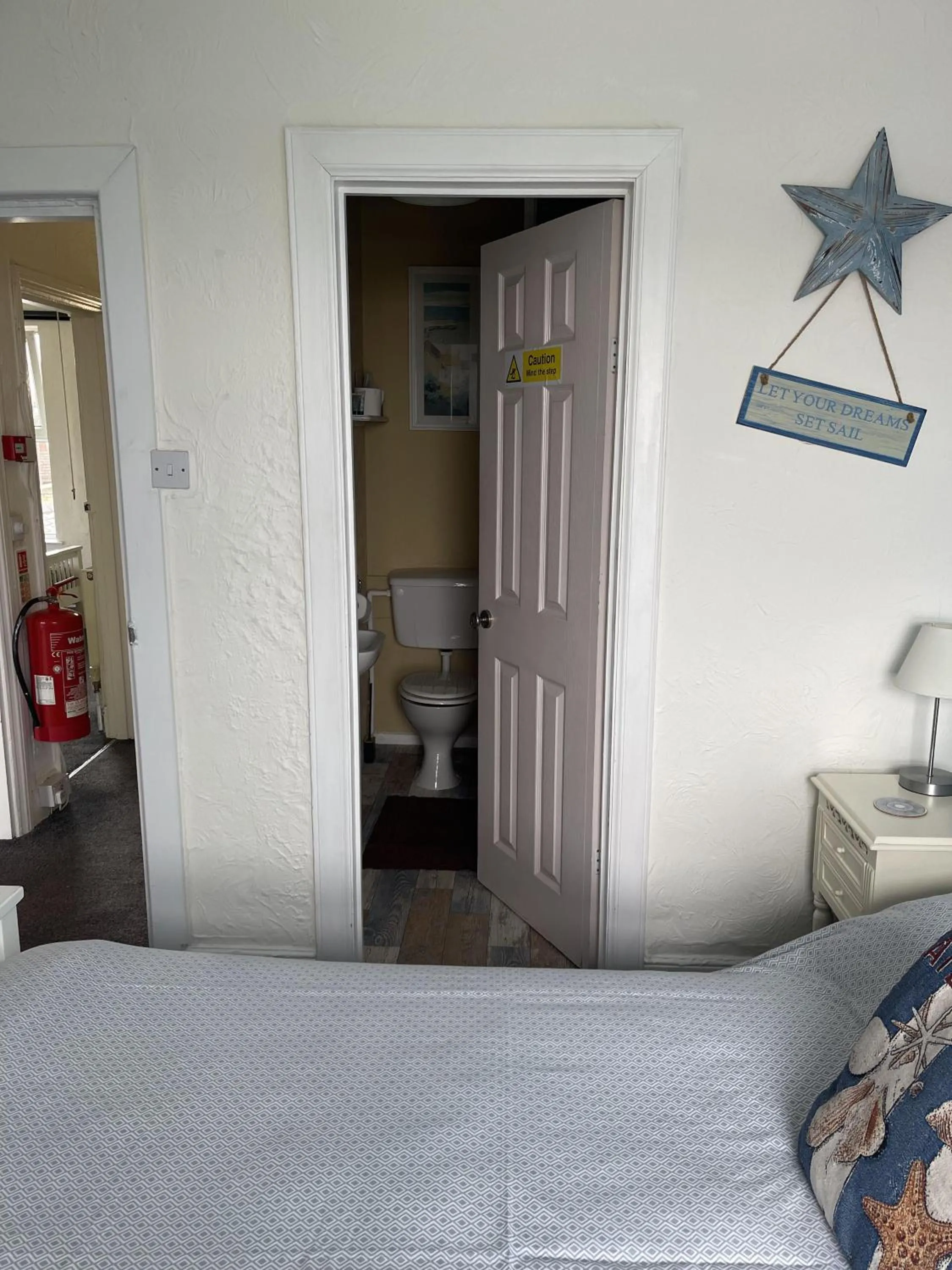 Bedroom, Bed in Henrys on the Prom