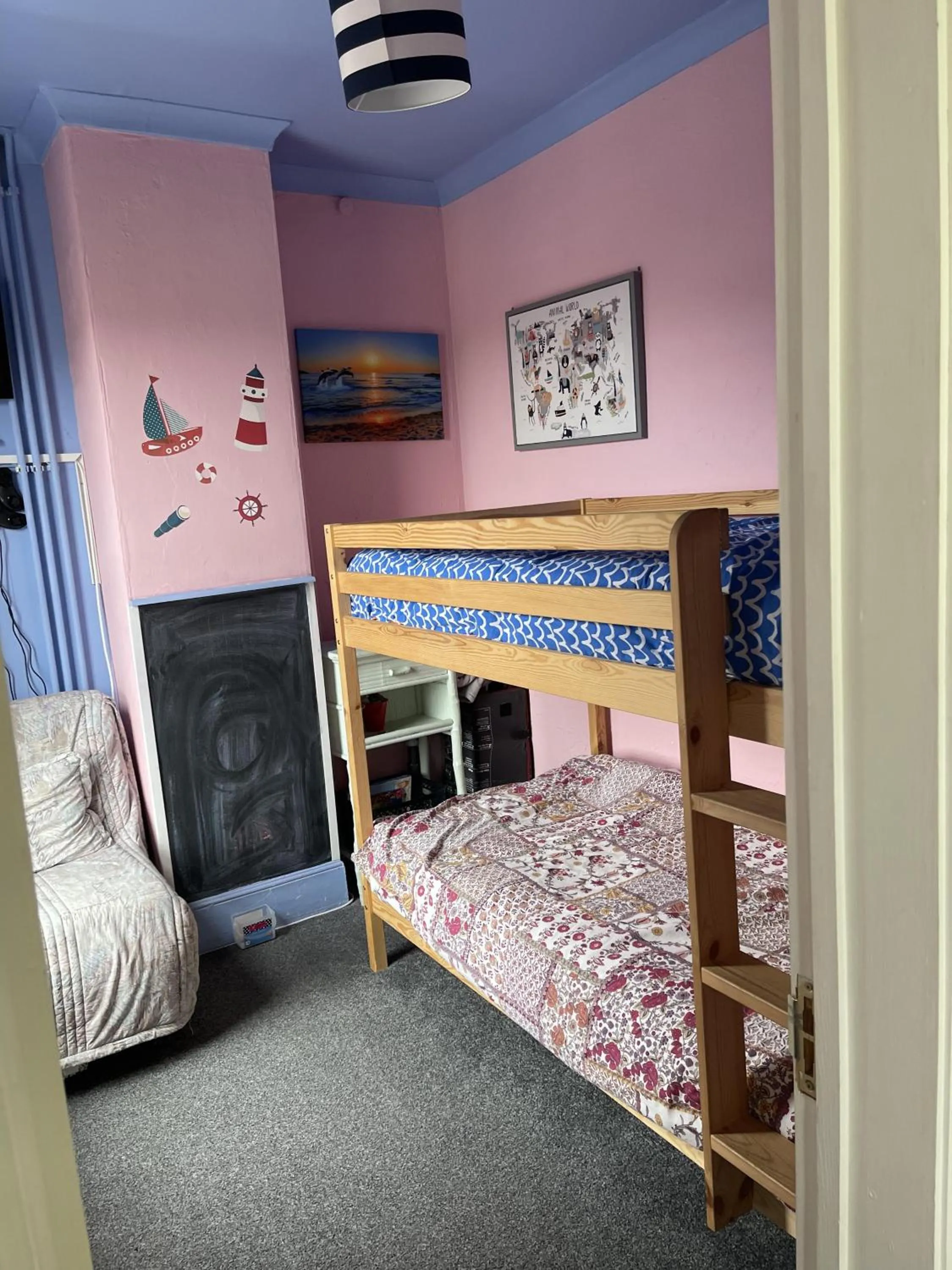 Bedroom, Bed in Henrys on the Prom