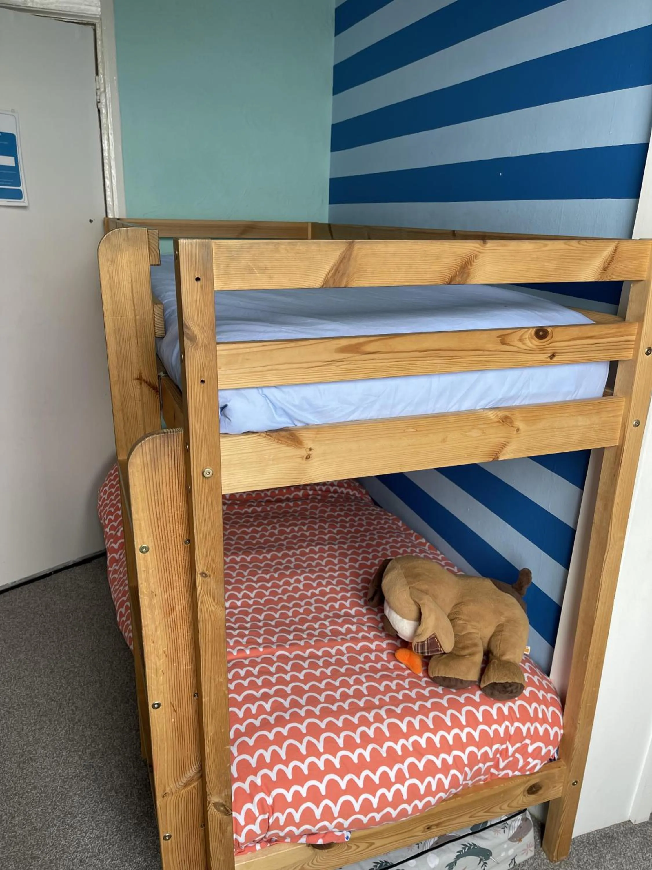 Bedroom, Bed in Henrys on the Prom