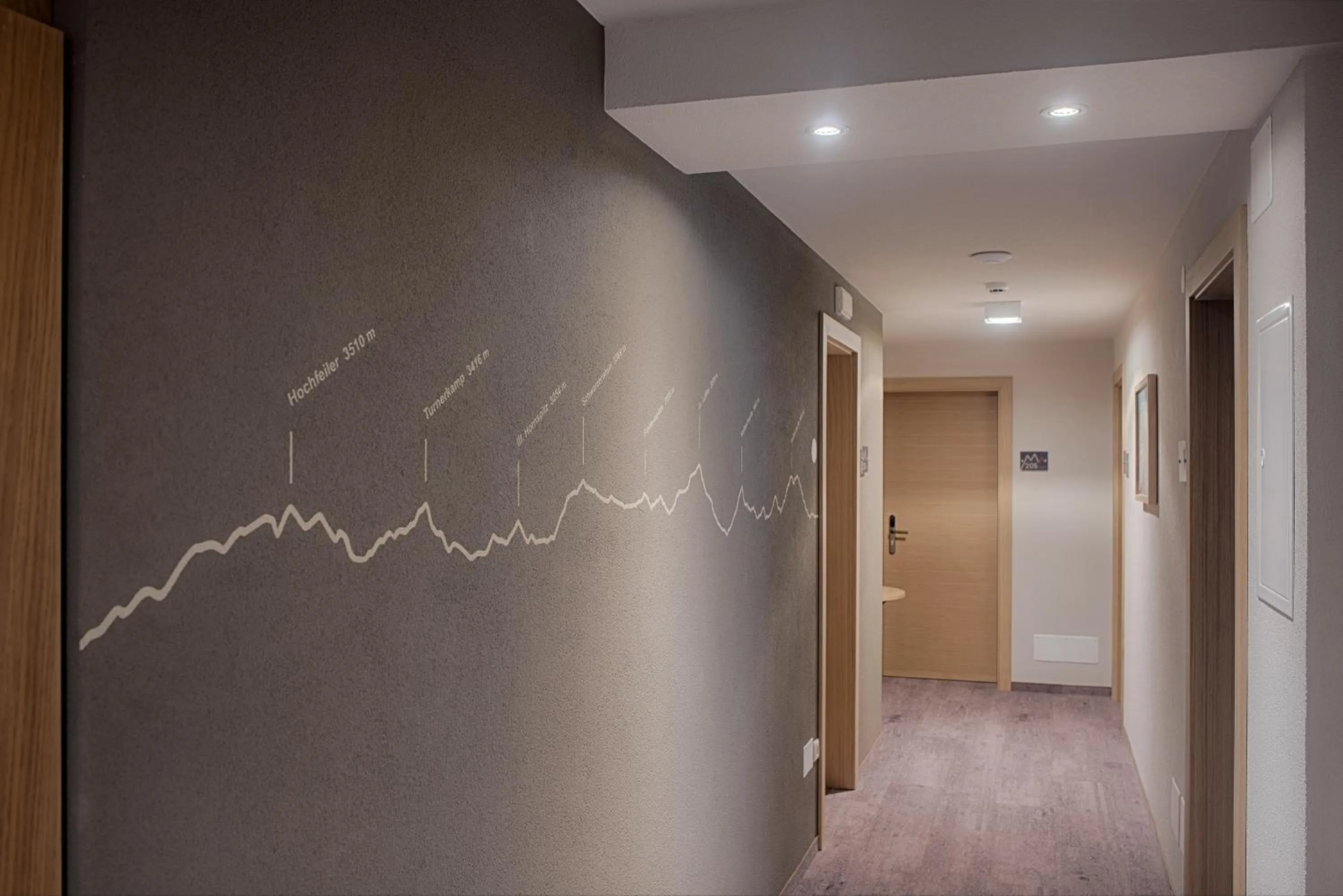 Decorative detail in Martinshof berg herz hotel