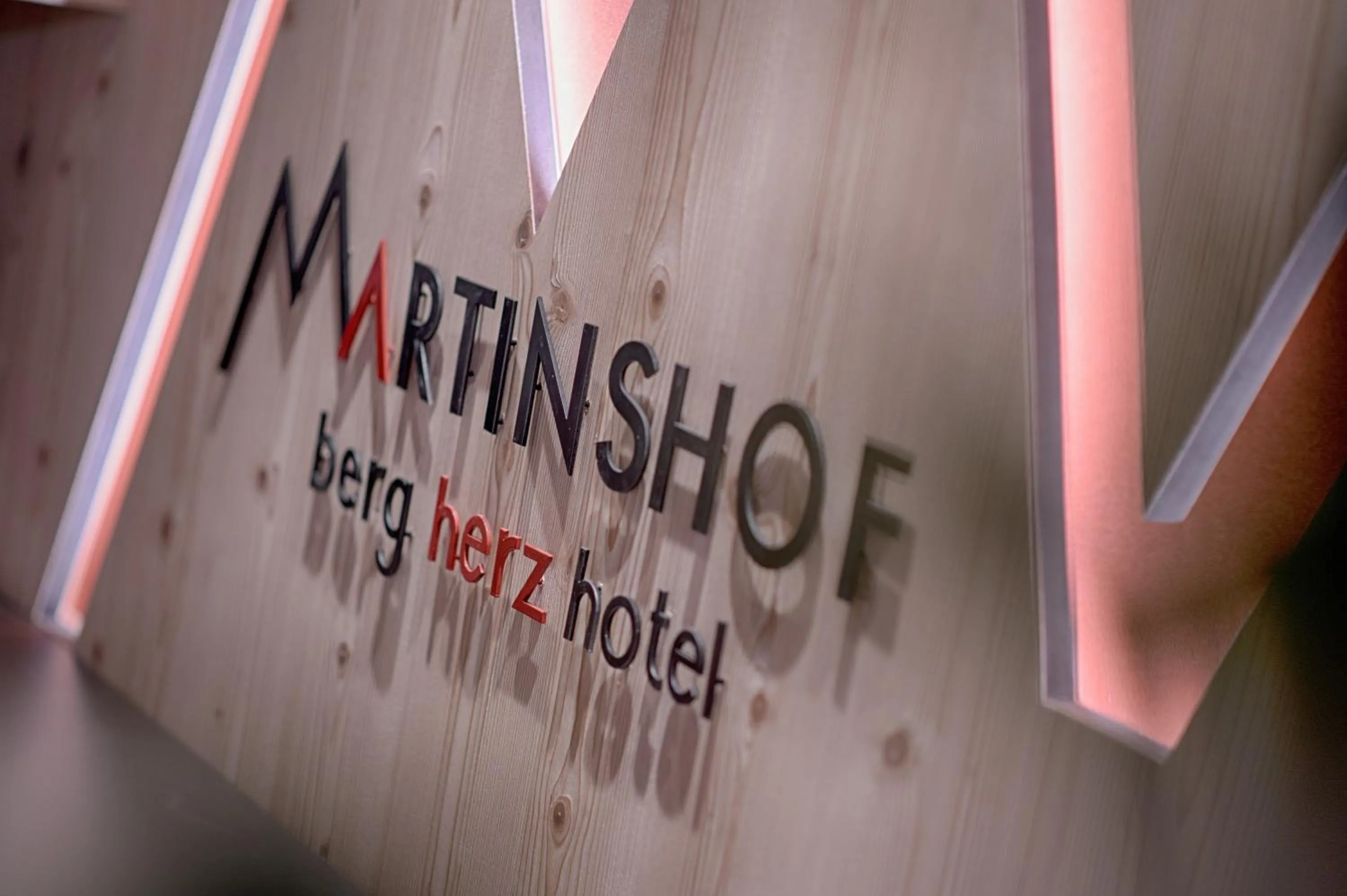 Property logo or sign in Martinshof berg herz hotel