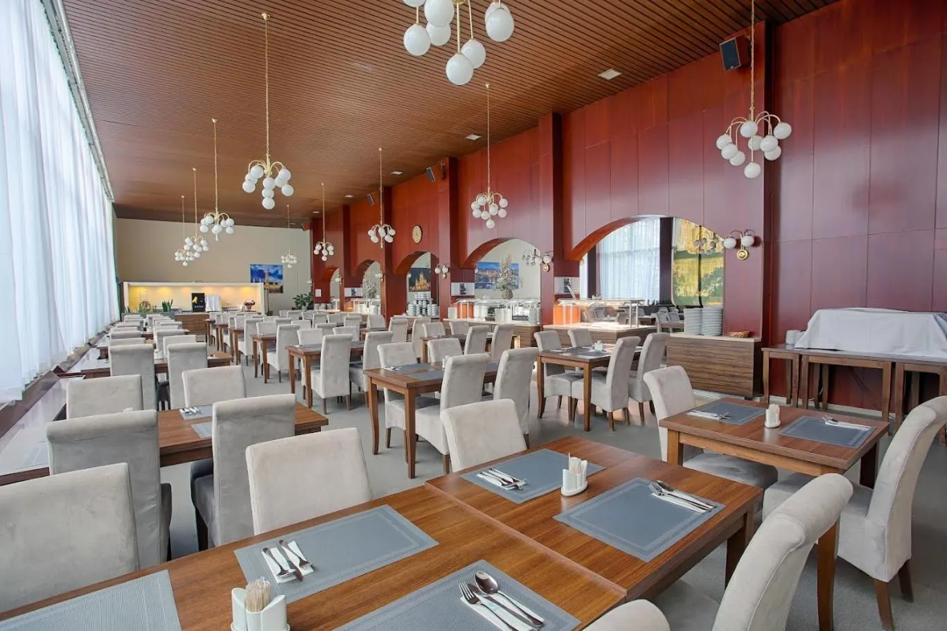 Restaurant/places to eat in Ensana Splendid