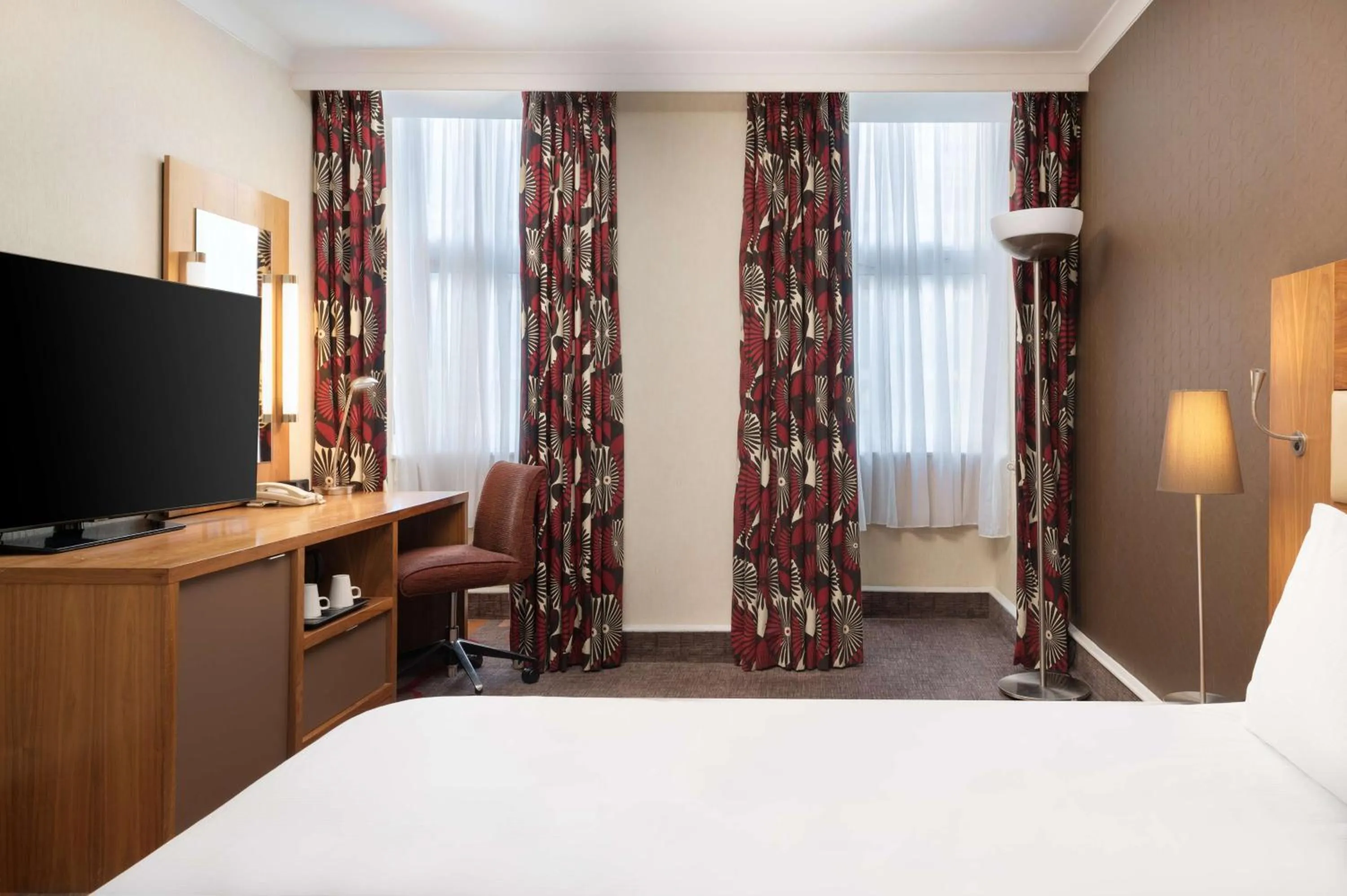 Bedroom, Bed in Hilton London Olympia