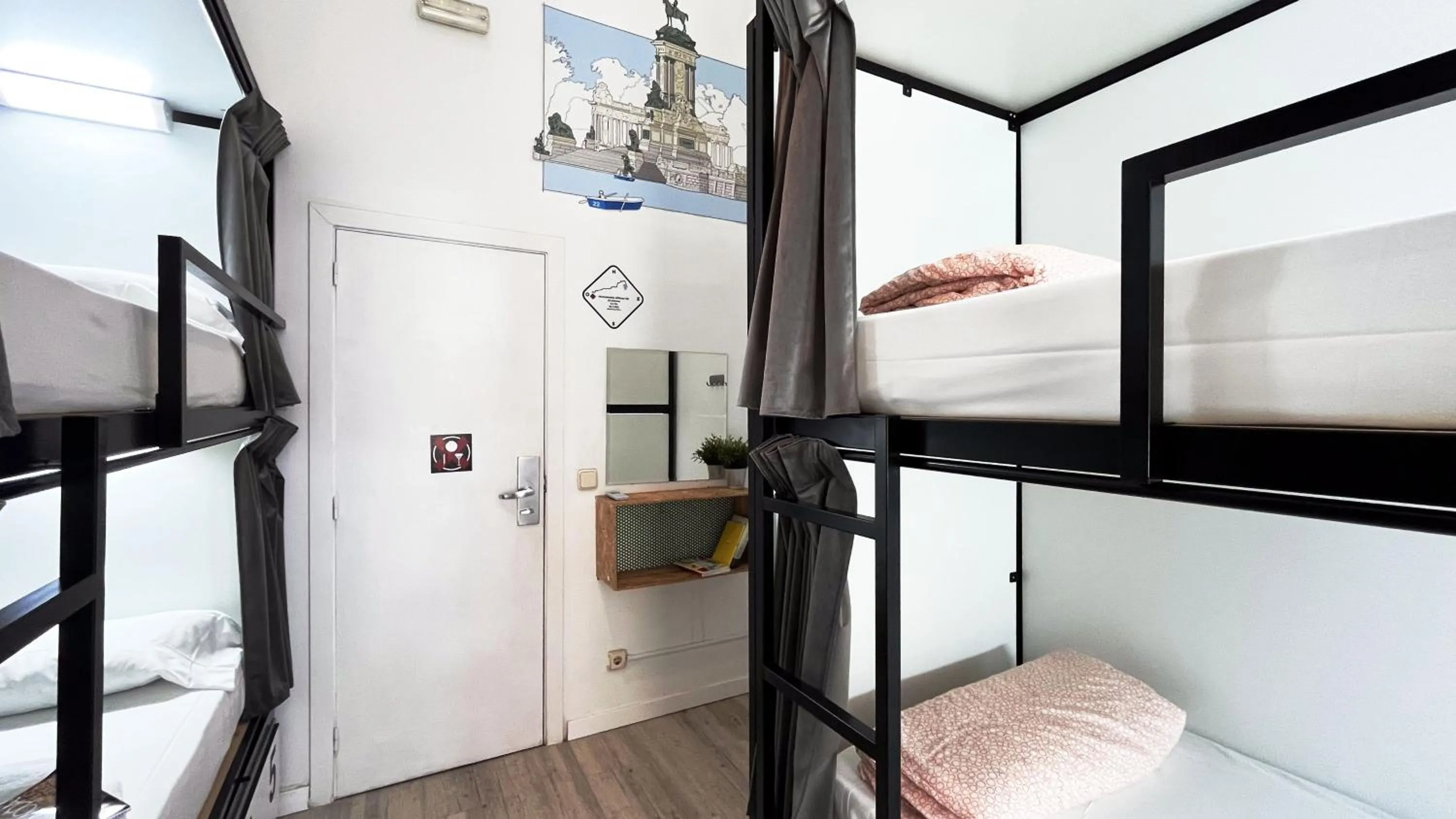 Photo of the whole room, Bed in Way Hostel Madrid