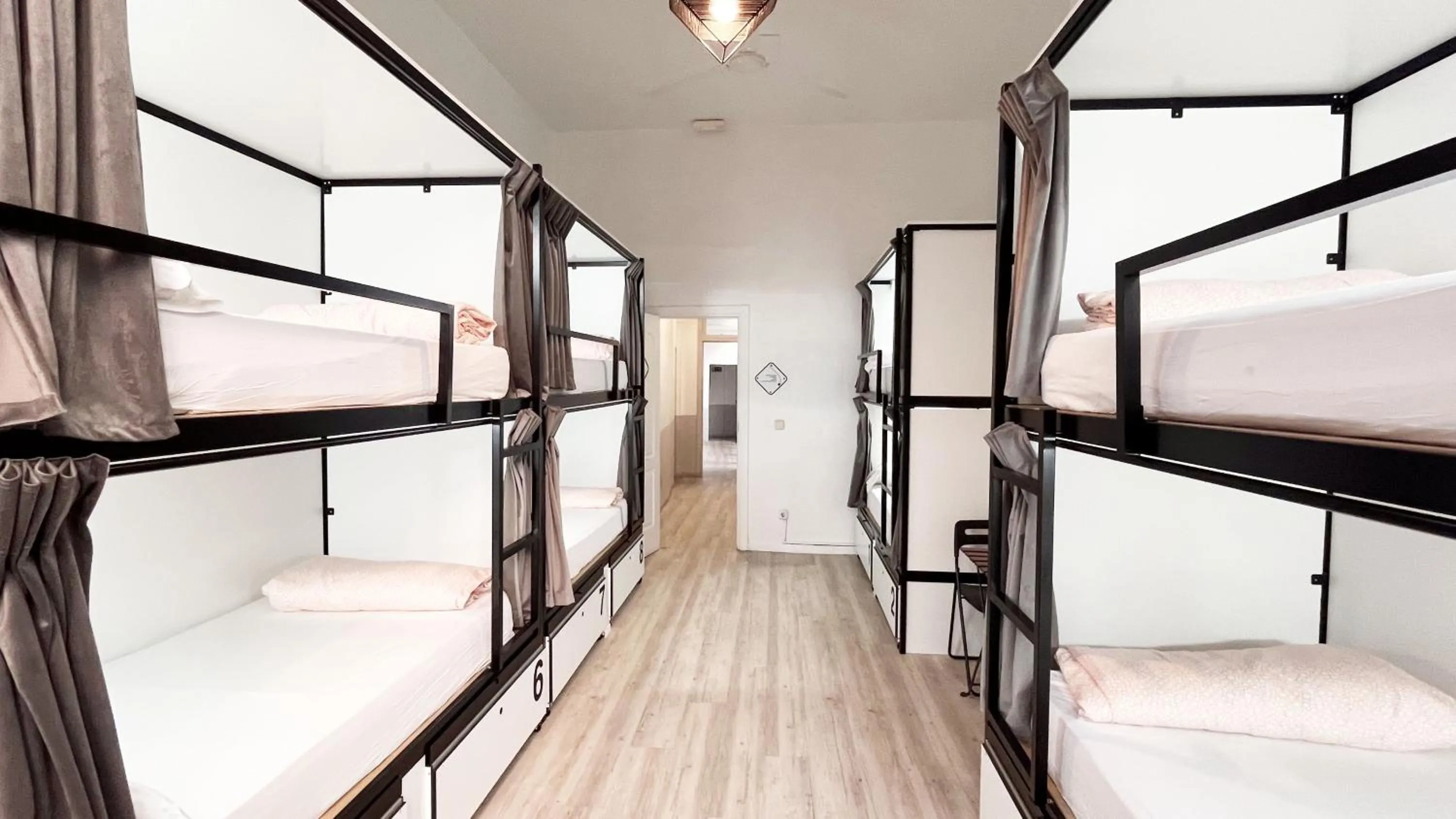 Photo of the whole room, Bed in Way Hostel Madrid