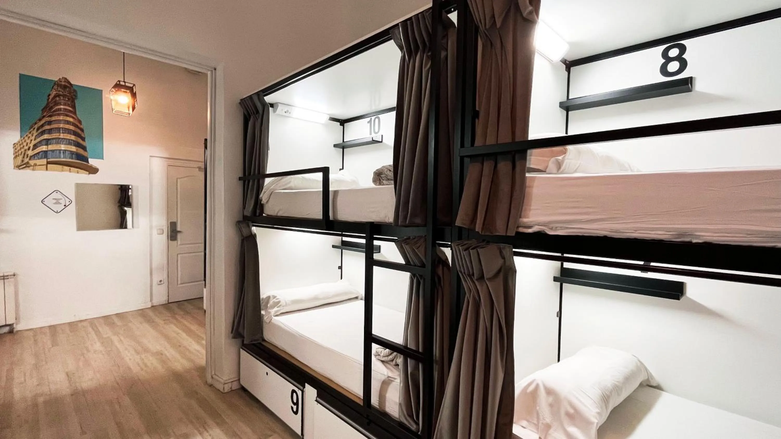 Photo of the whole room, Bed in Way Hostel Madrid