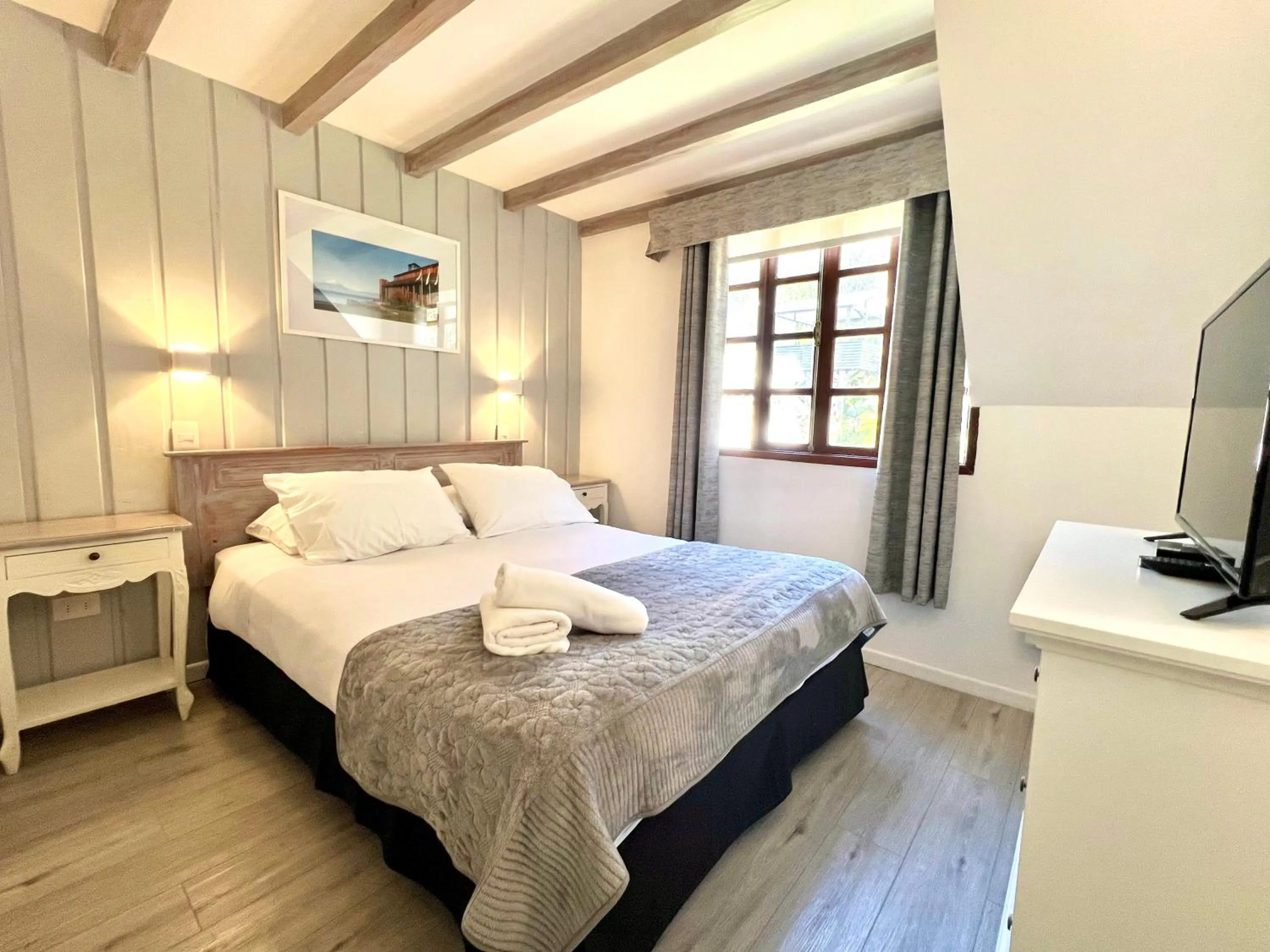 Bedroom, Bed in Hotel Frutillar