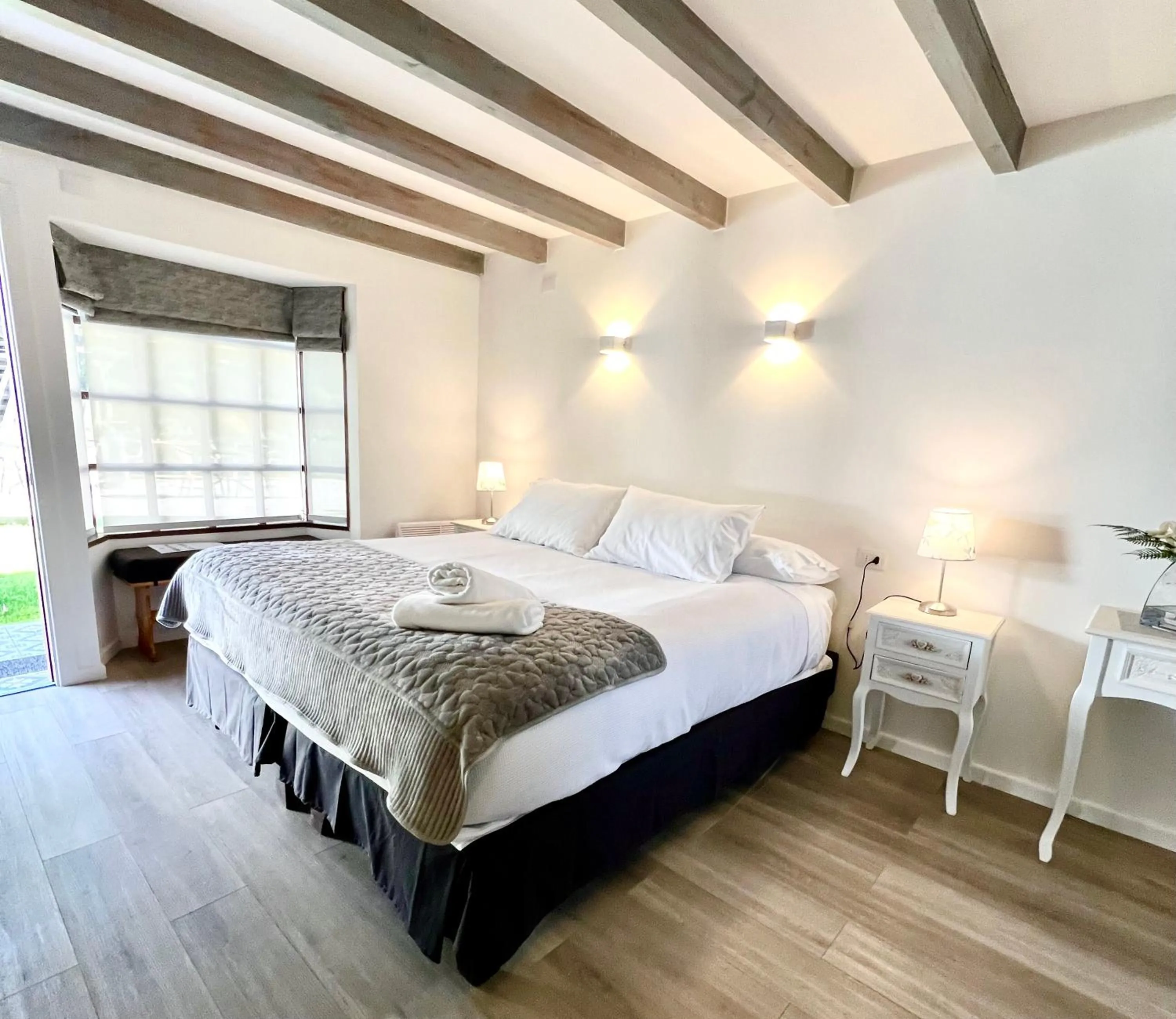 Bedroom, Bed in Hotel Frutillar