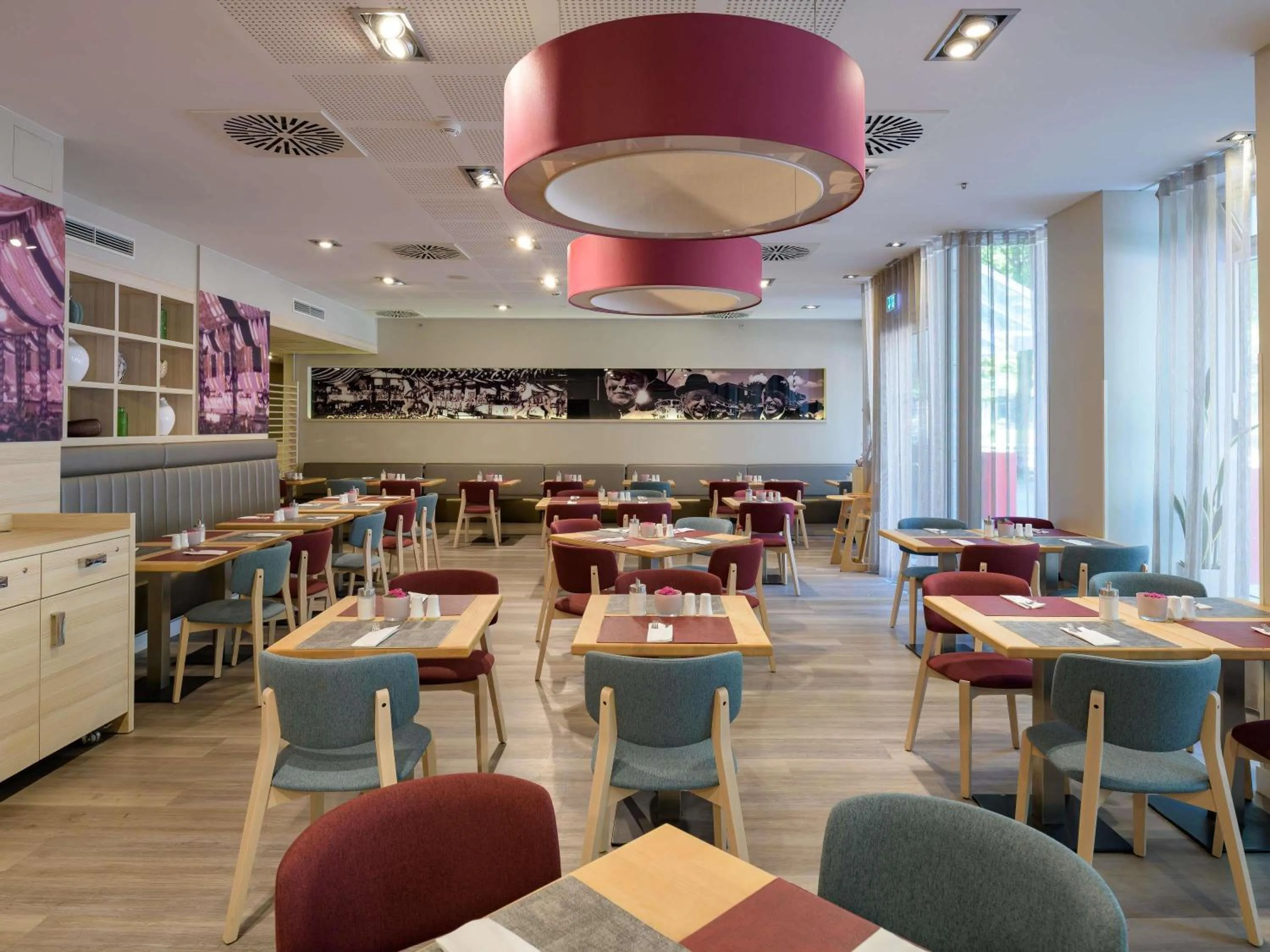 Restaurant/places to eat in Pullman Munich