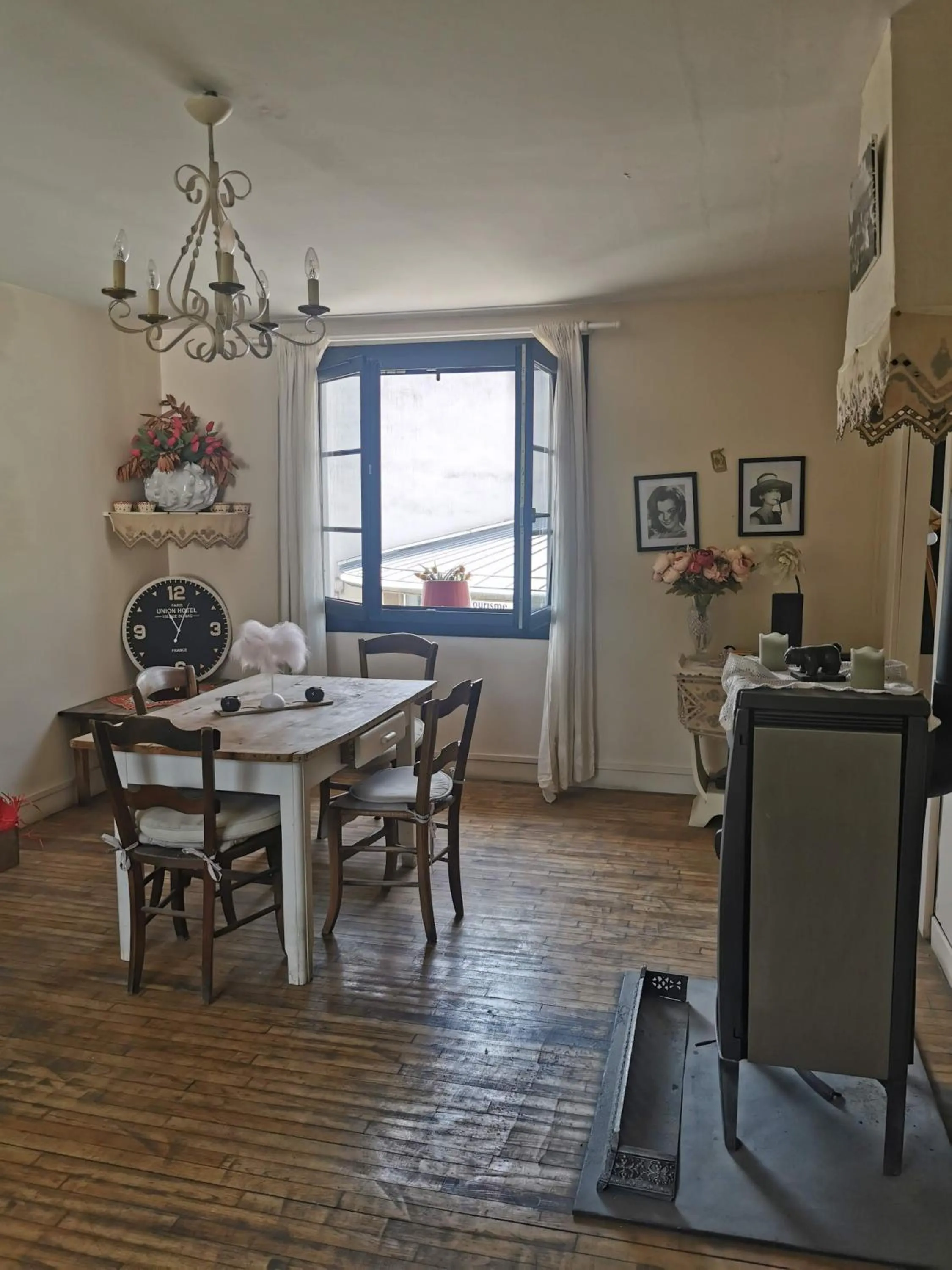 Chambres d'hôtes Chez Valérie Garage motos et vélos