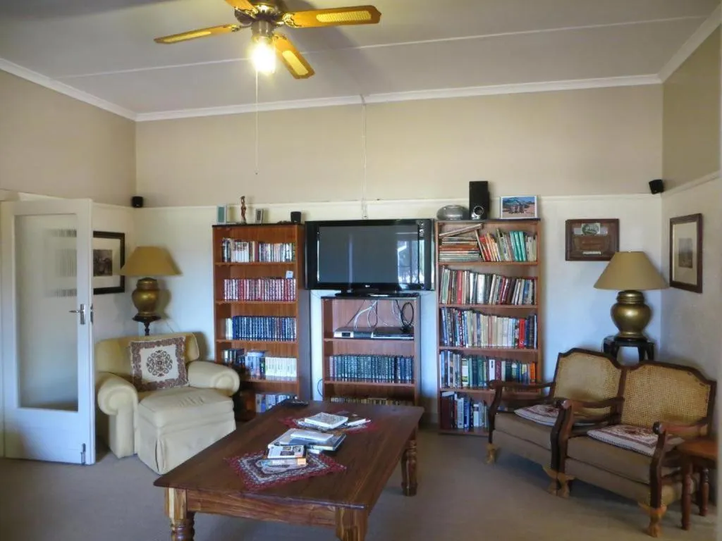 Communal lounge/ TV room in Goibib Mountain Lodge