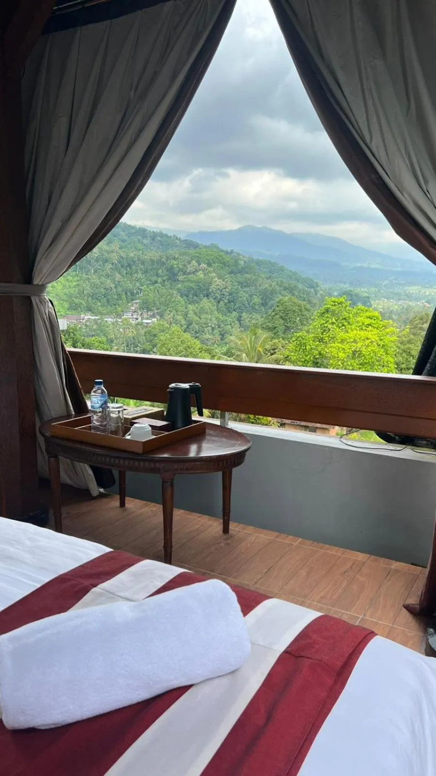 Bed in Mandhasativa Homestay