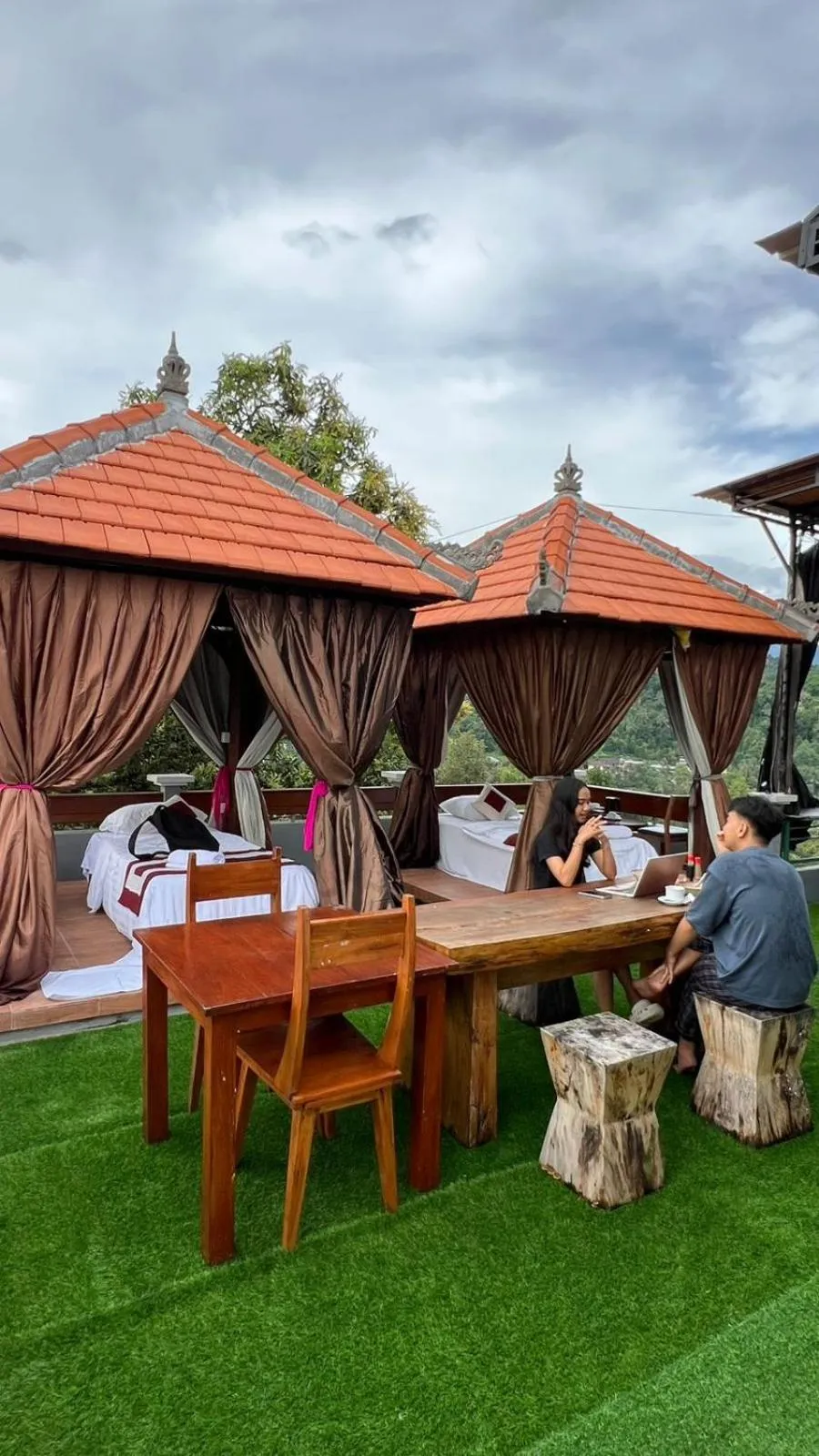 Restaurant/places to eat in Mandhasativa Homestay