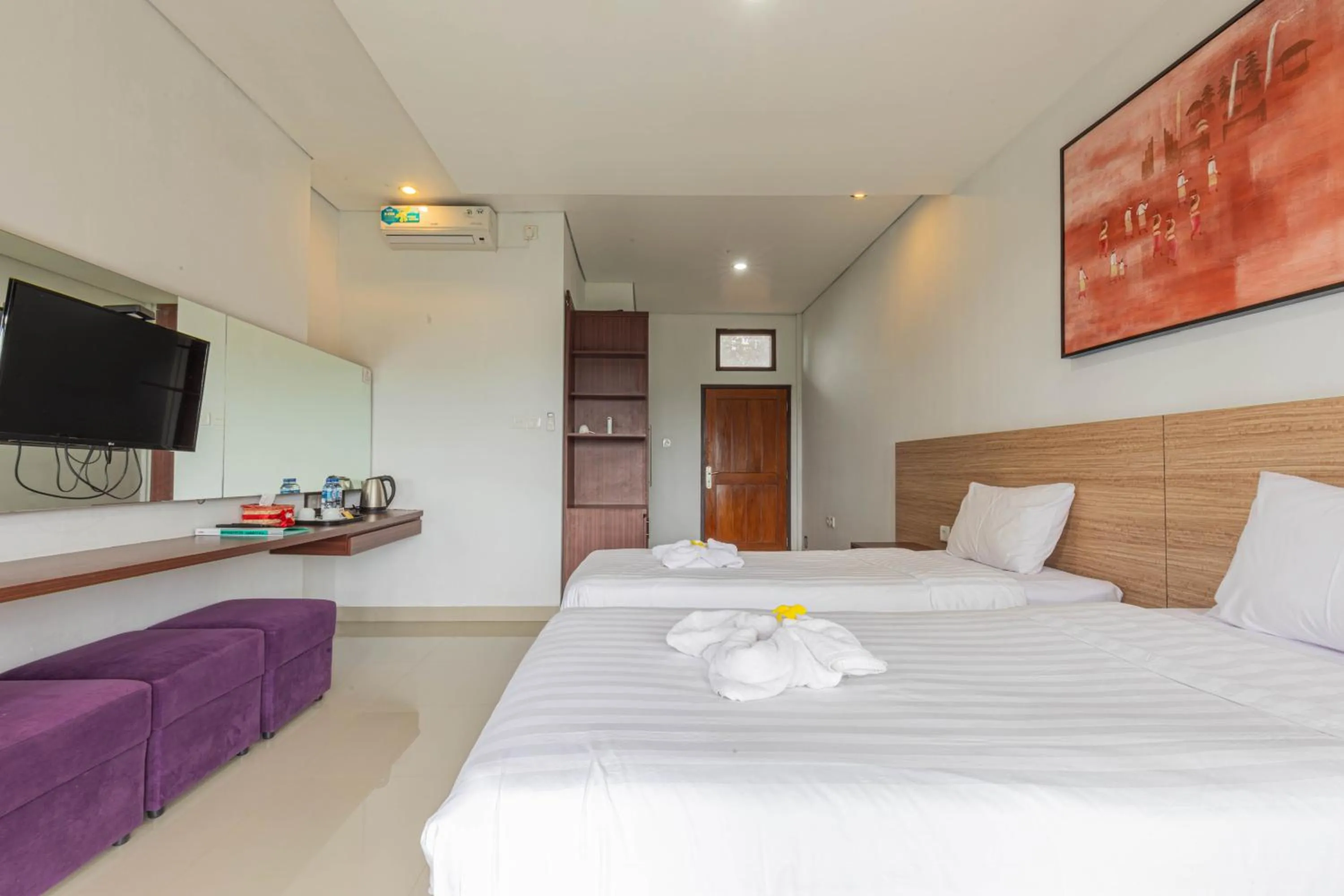 Communal lounge/ TV room, Bed in Mandhasativa Homestay