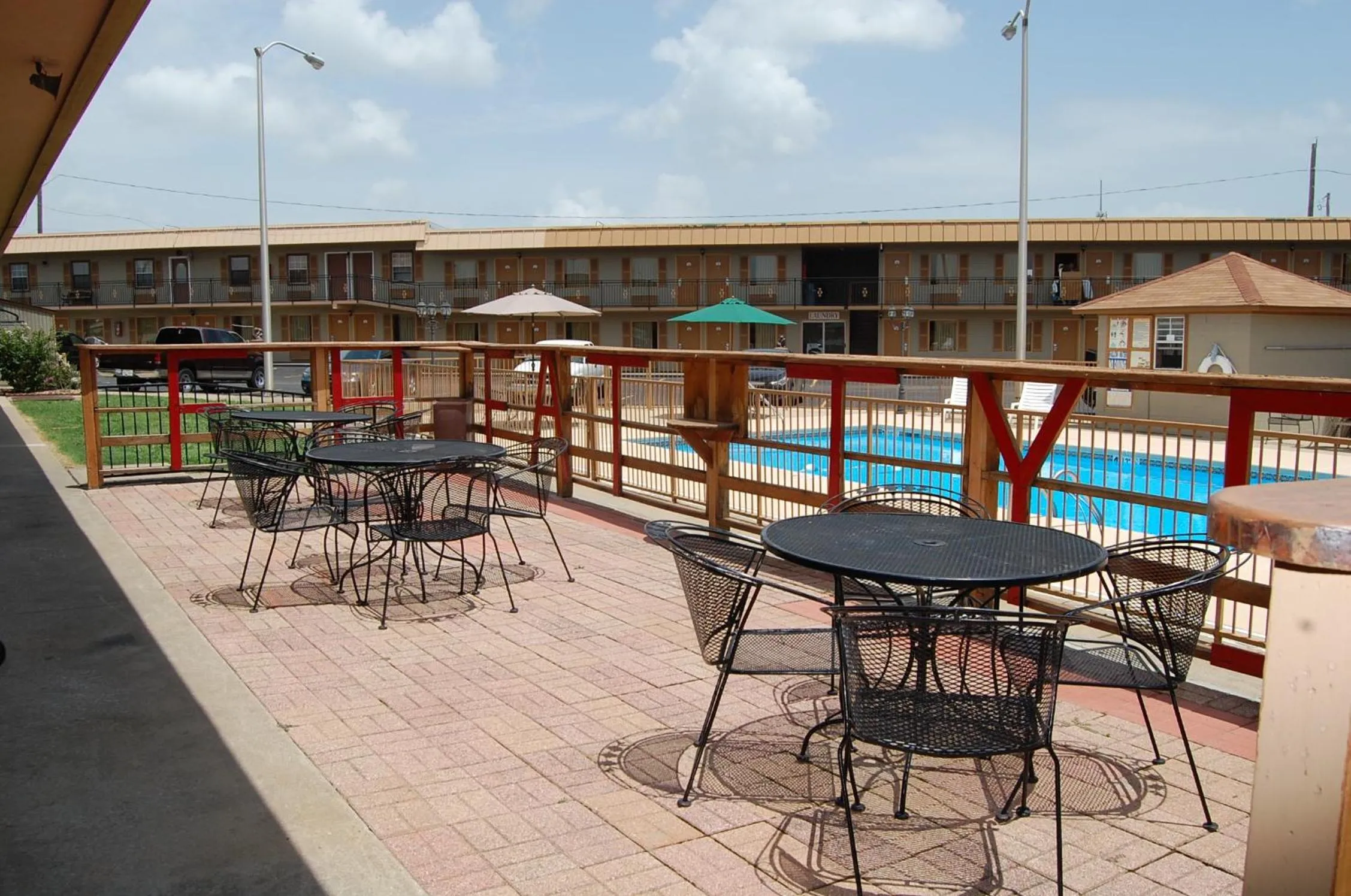 Patio in Executive Inn and Suites Springdale