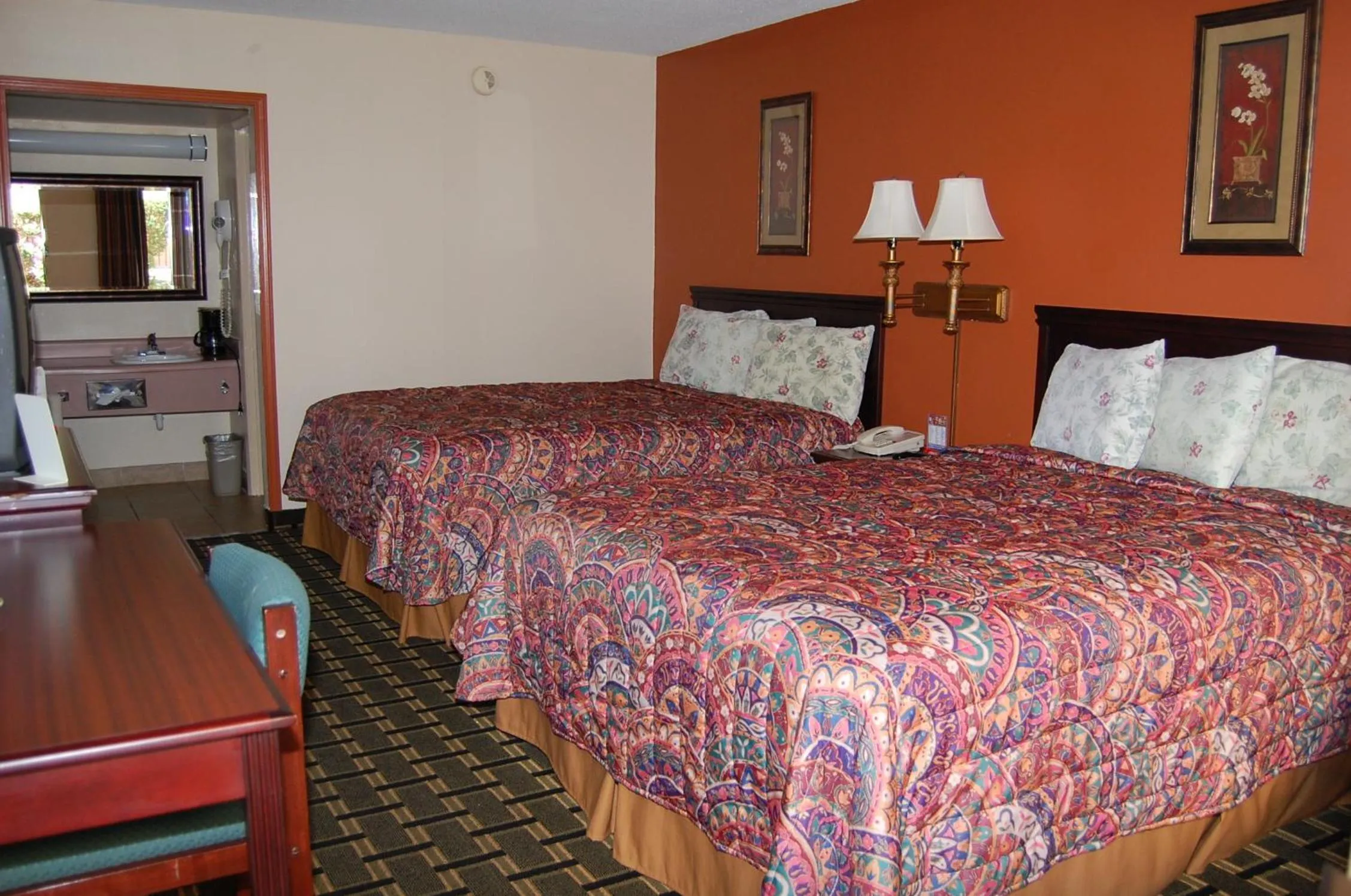 Bed in Executive Inn and Suites Springdale
