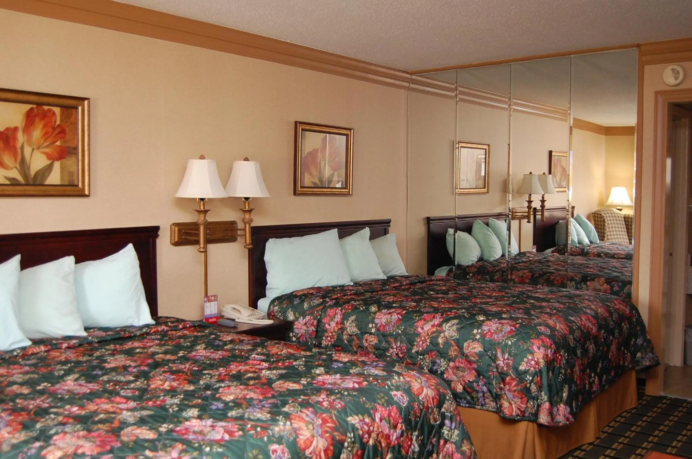 Bed in Executive Inn and Suites Springdale