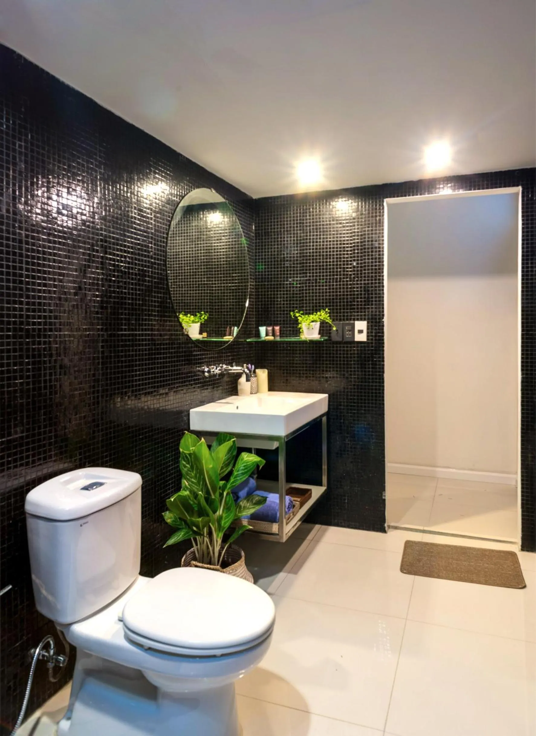 Toilet in AYA Homestay