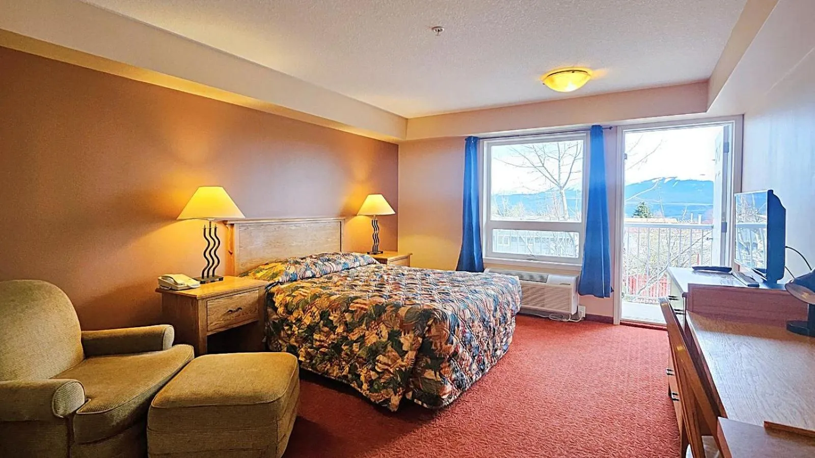 Bedroom, Bed in Misty Mountain Inn & Suites