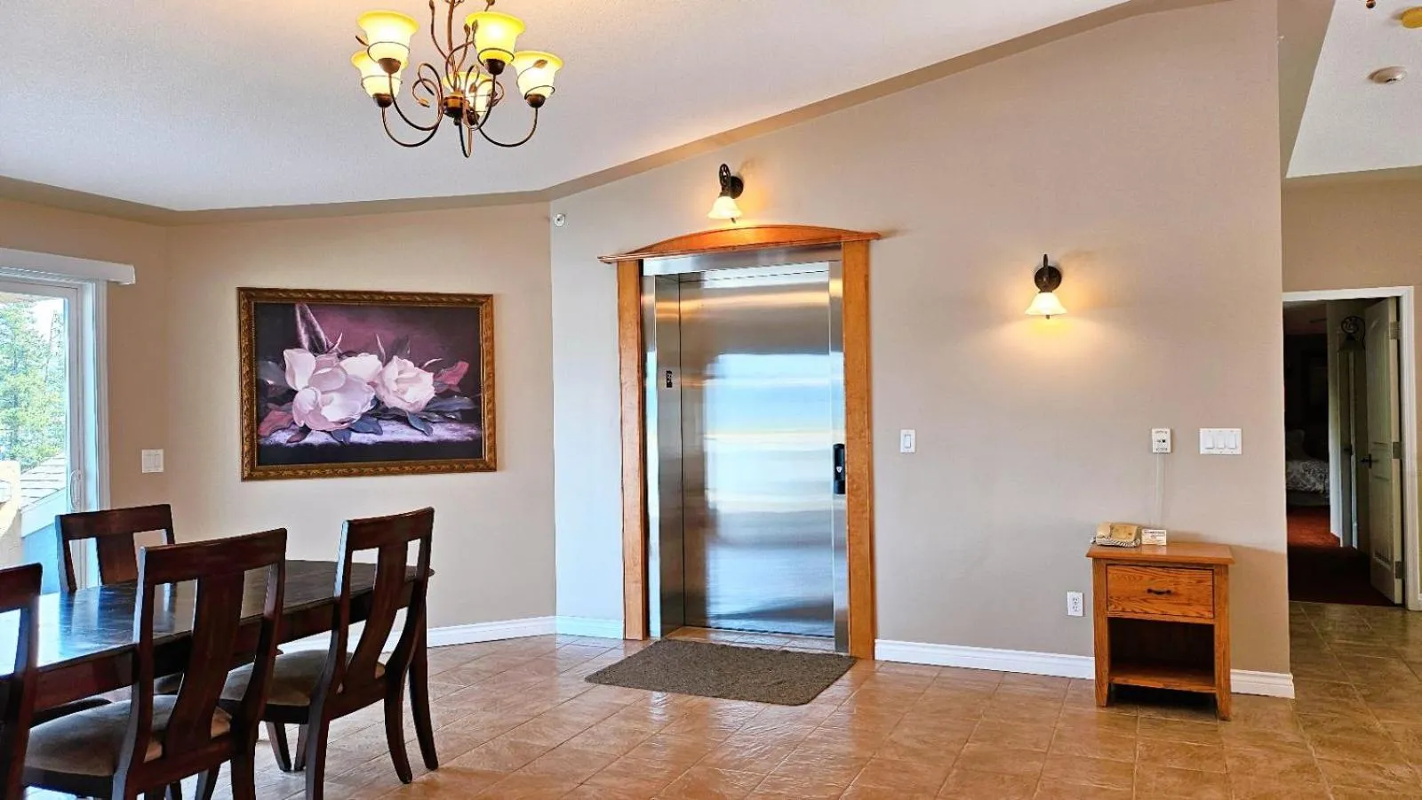 elevator in Misty Mountain Inn & Suites