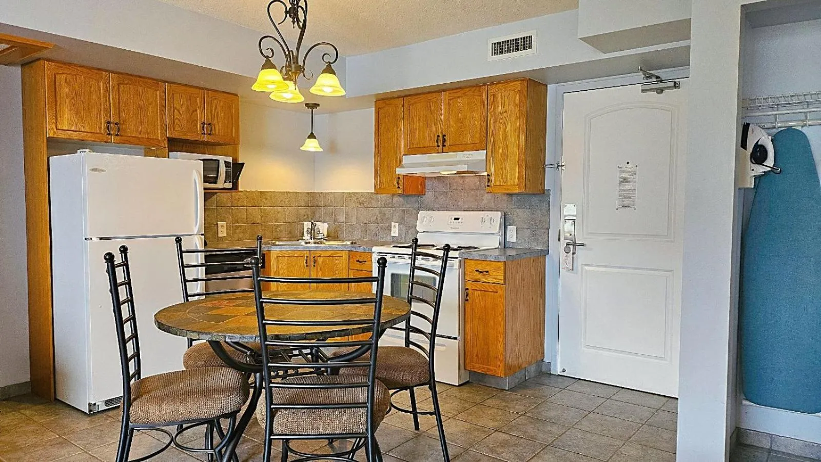 kitchen in Misty Mountain Inn & Suites