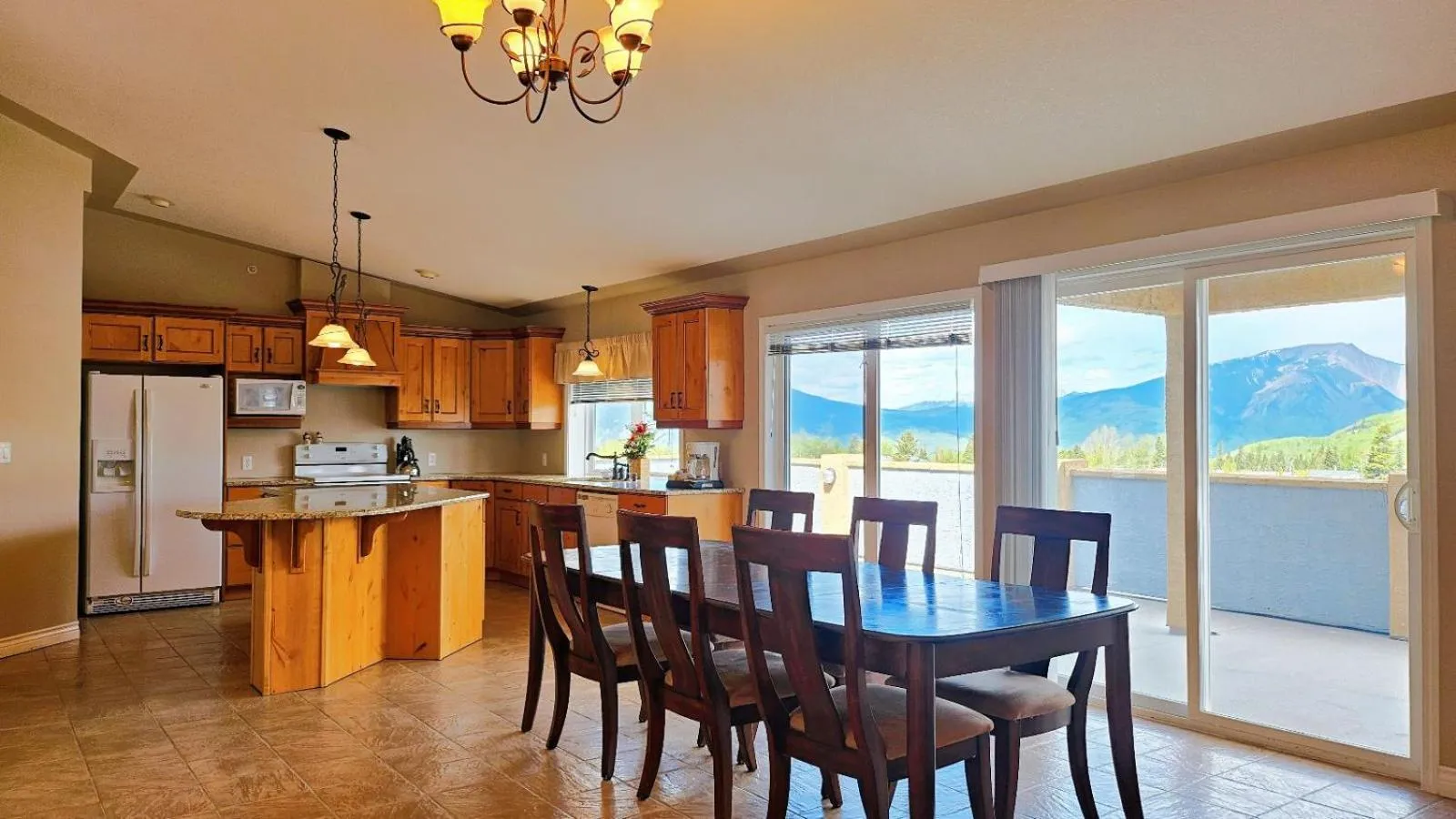 kitchen in Misty Mountain Inn & Suites