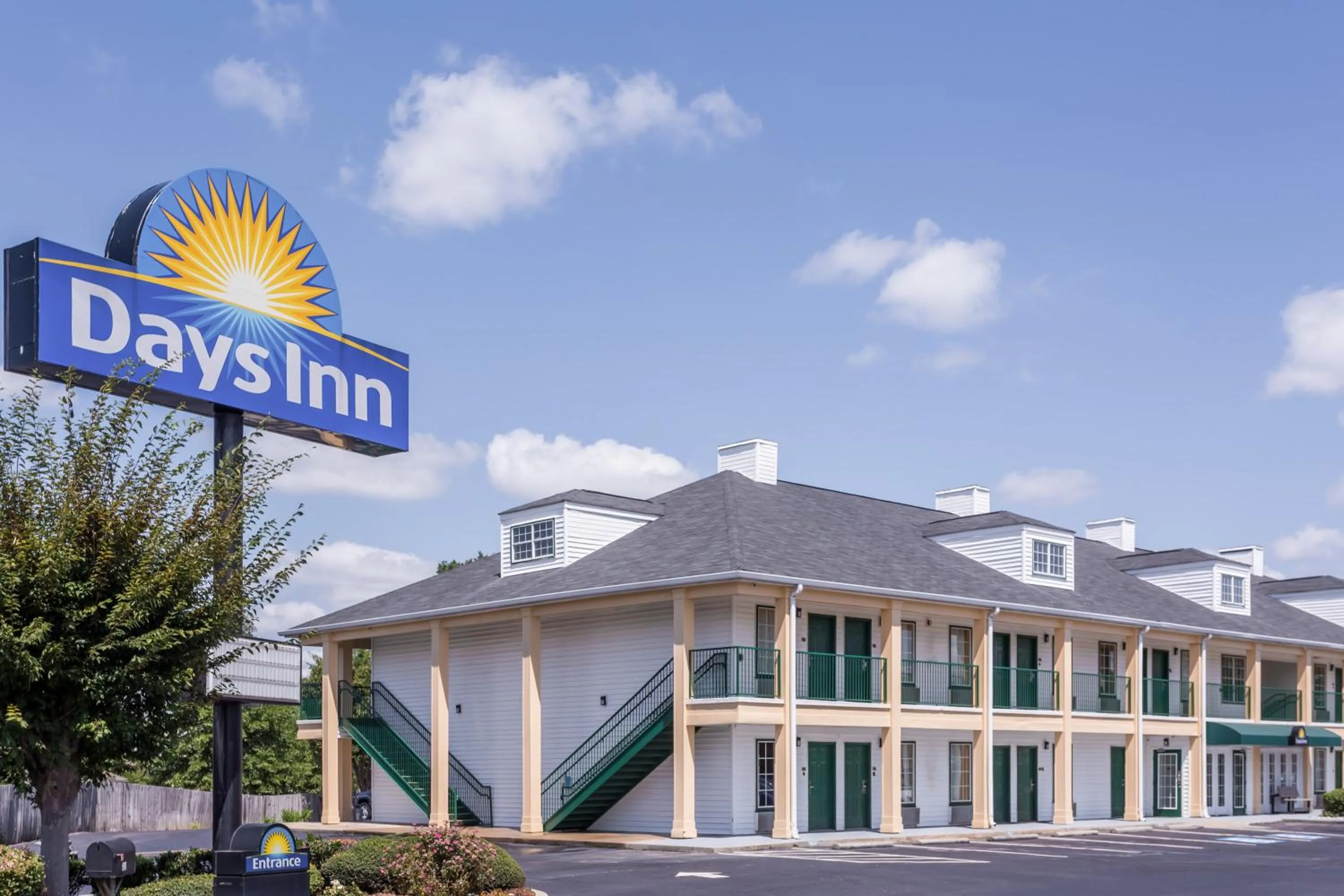 Facade/entrance in Days Inn by Wyndham Simpsonville