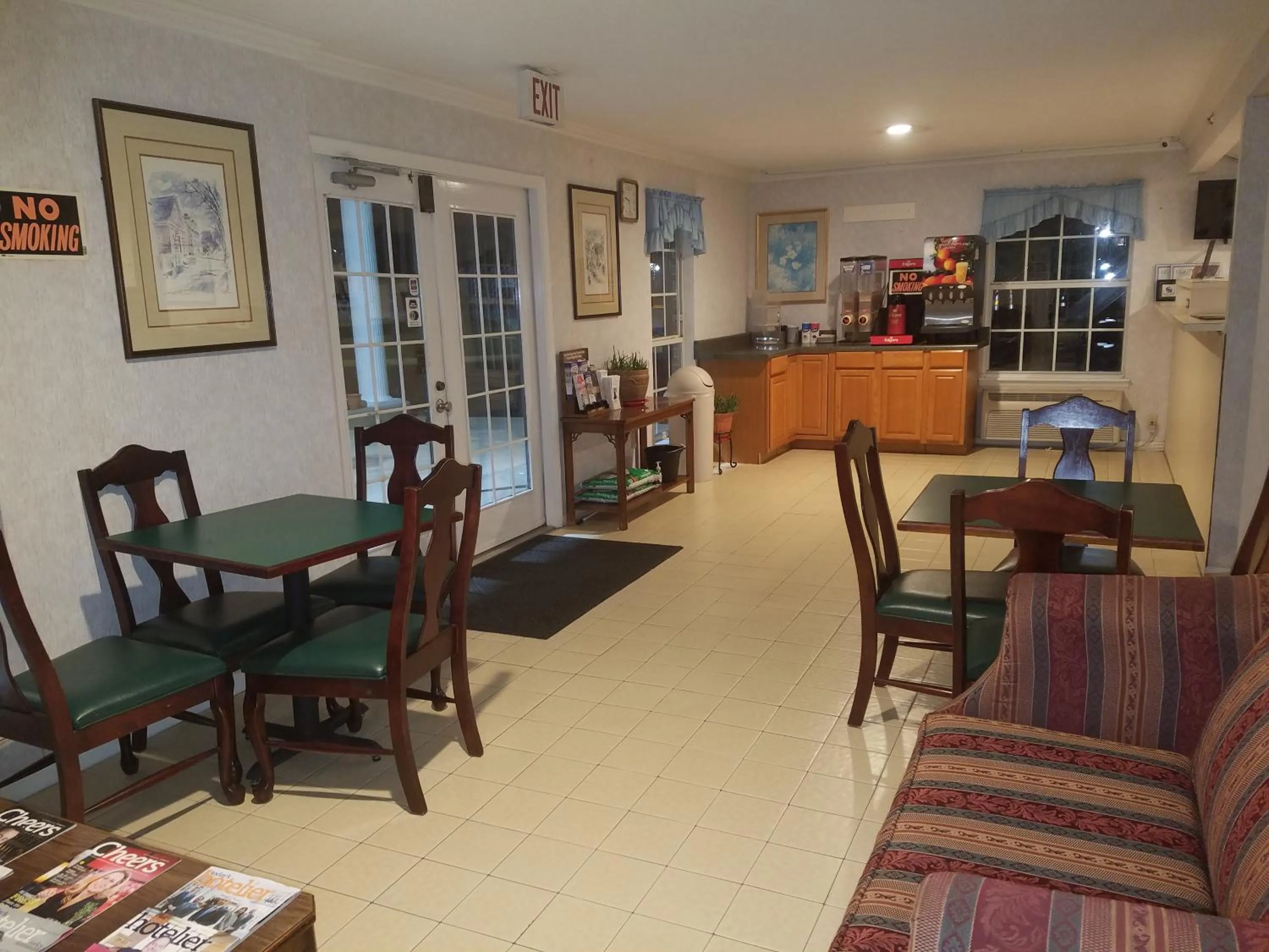 Coffee/tea facilities in Americas Best Value Inn-Winnsboro