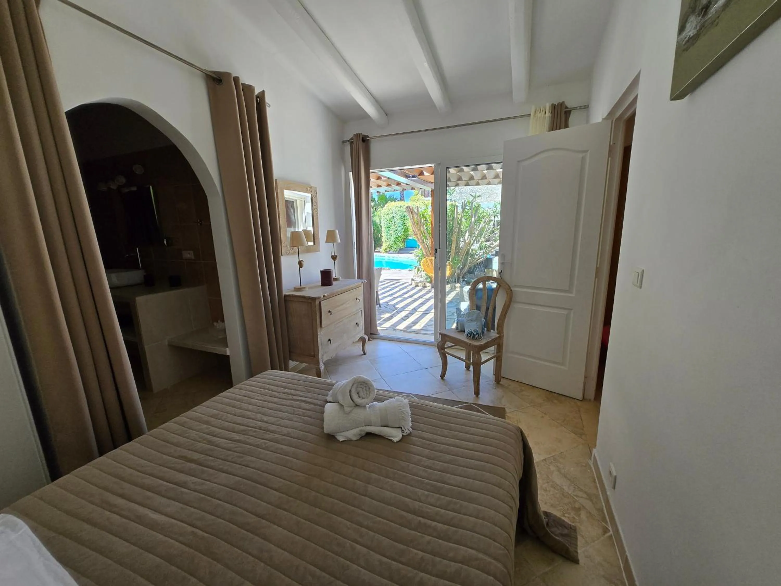 Bed in Villa Petra Bianca Suites & Chambres