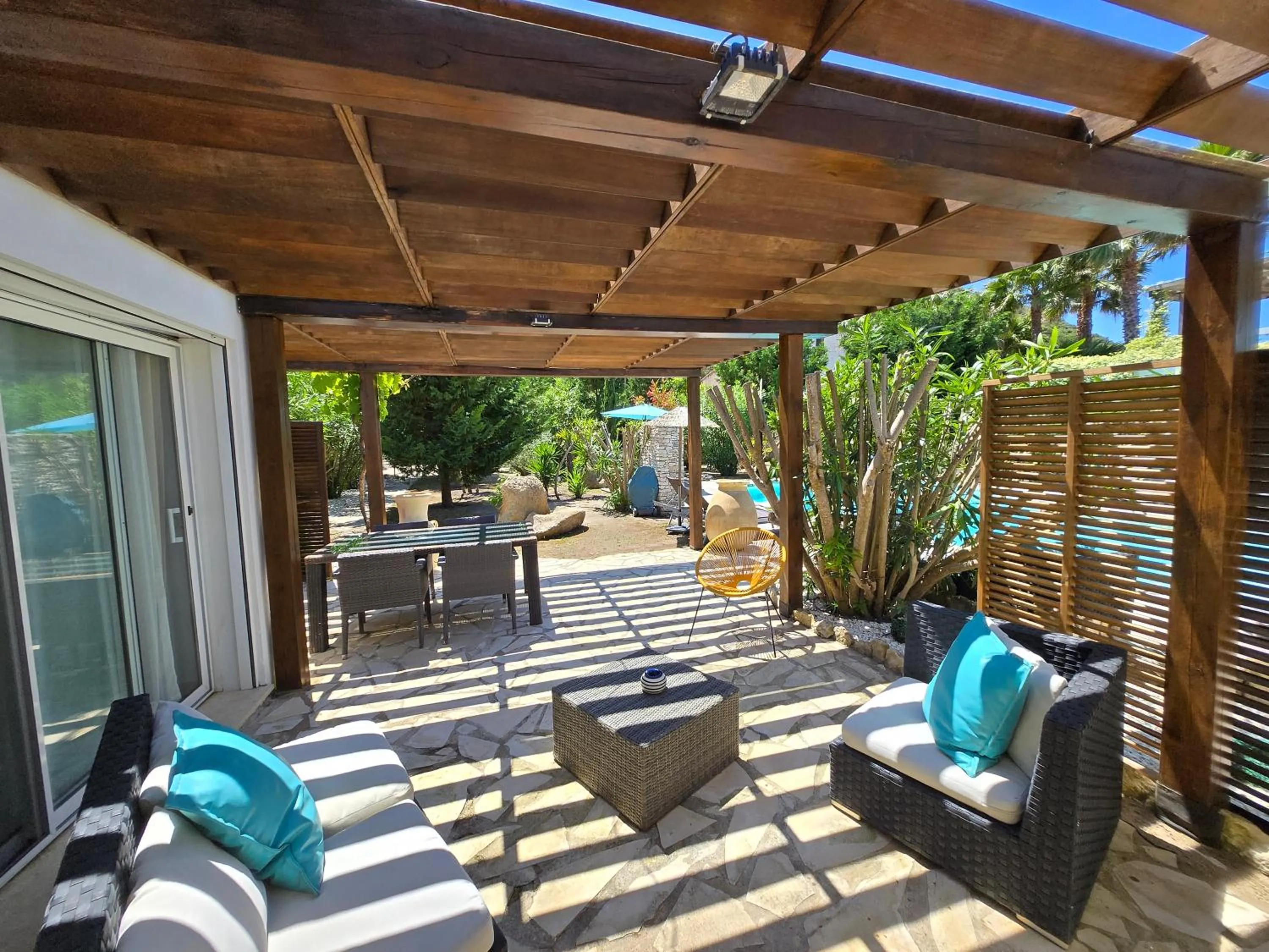 Patio in Villa Petra Bianca Suites & Chambres