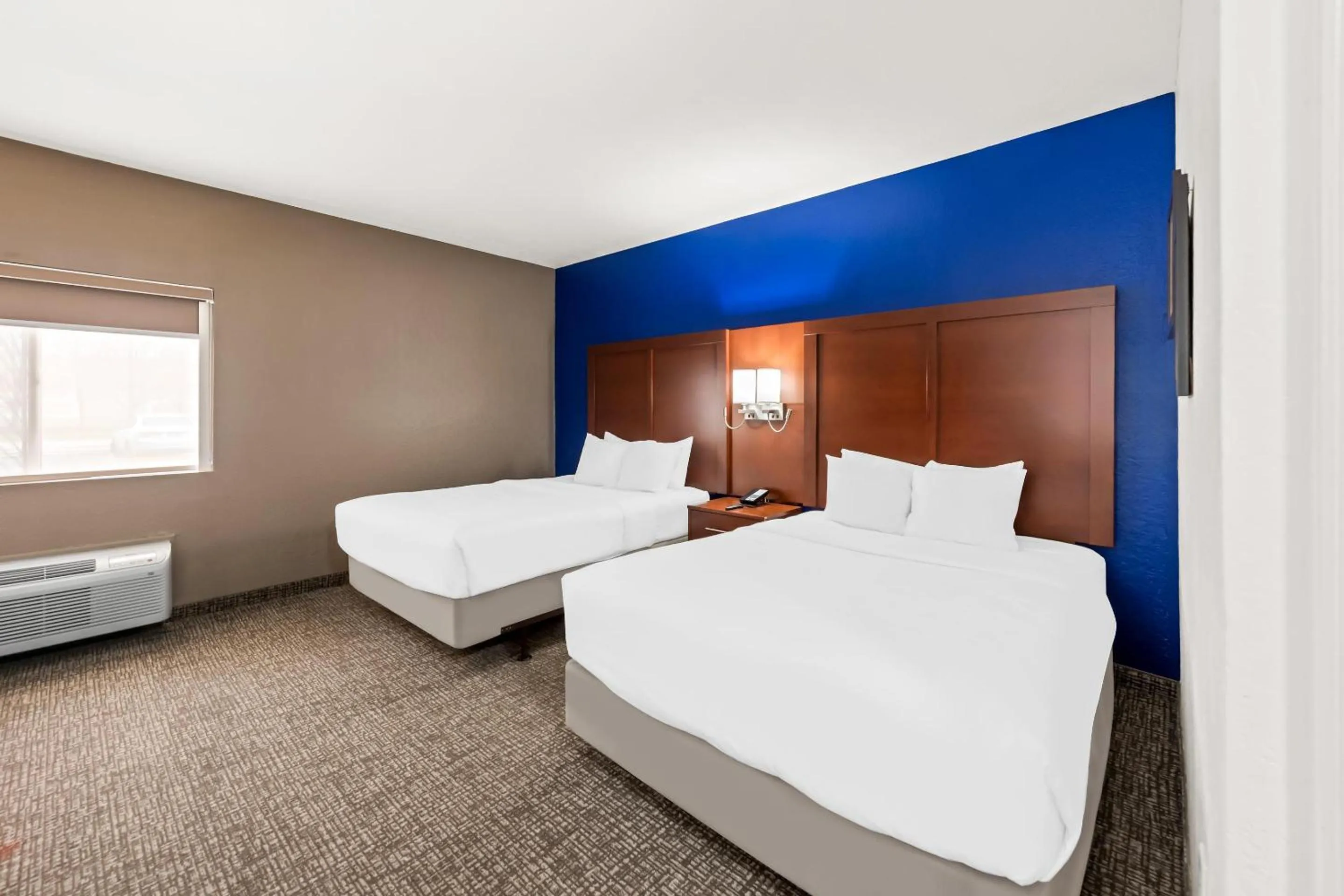 Bedroom, Bed in Comfort Inn & Suites Fairborn near Wright Patterson AFB