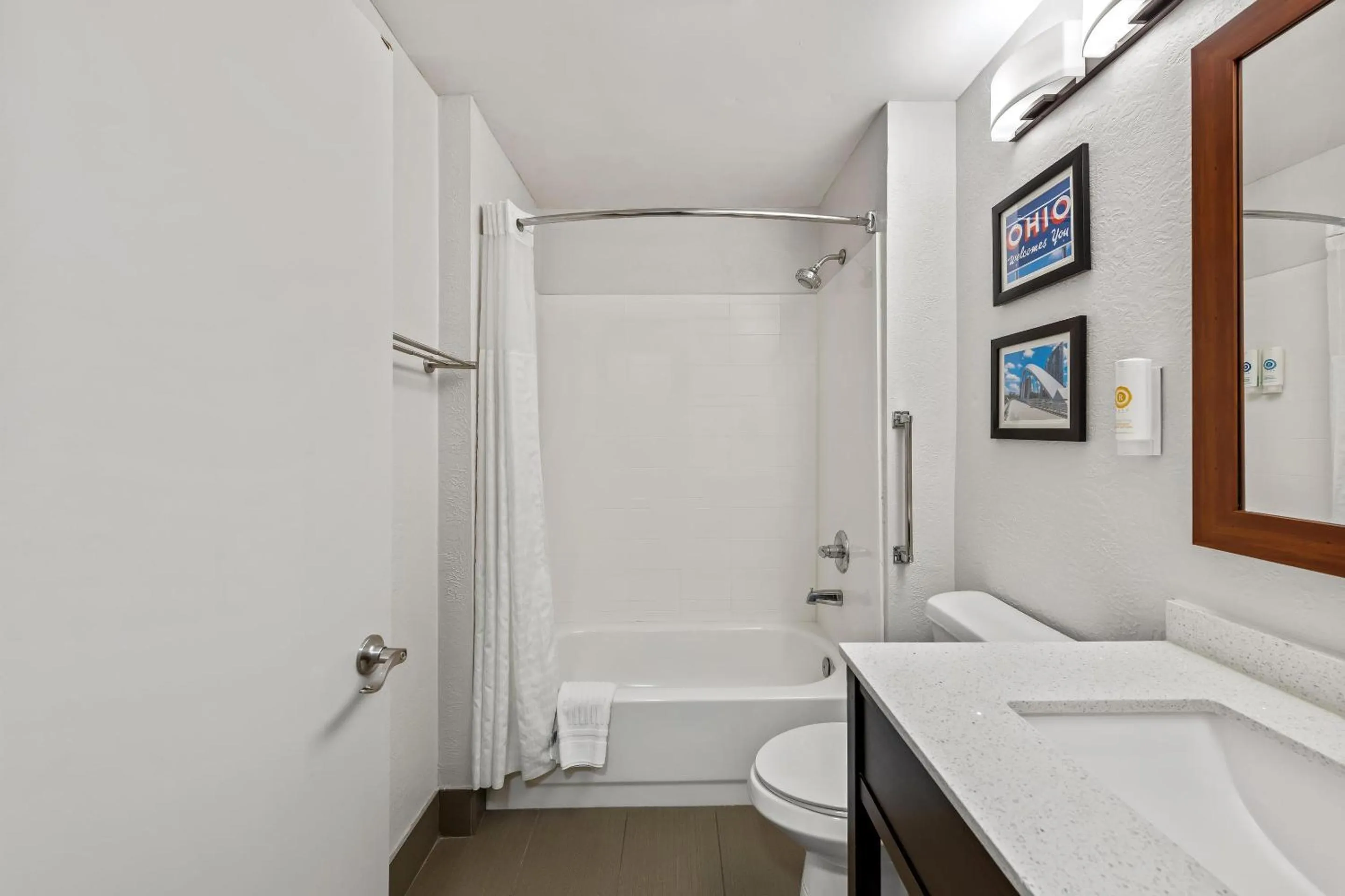 Bedroom in Comfort Inn & Suites Fairborn near Wright Patterson AFB