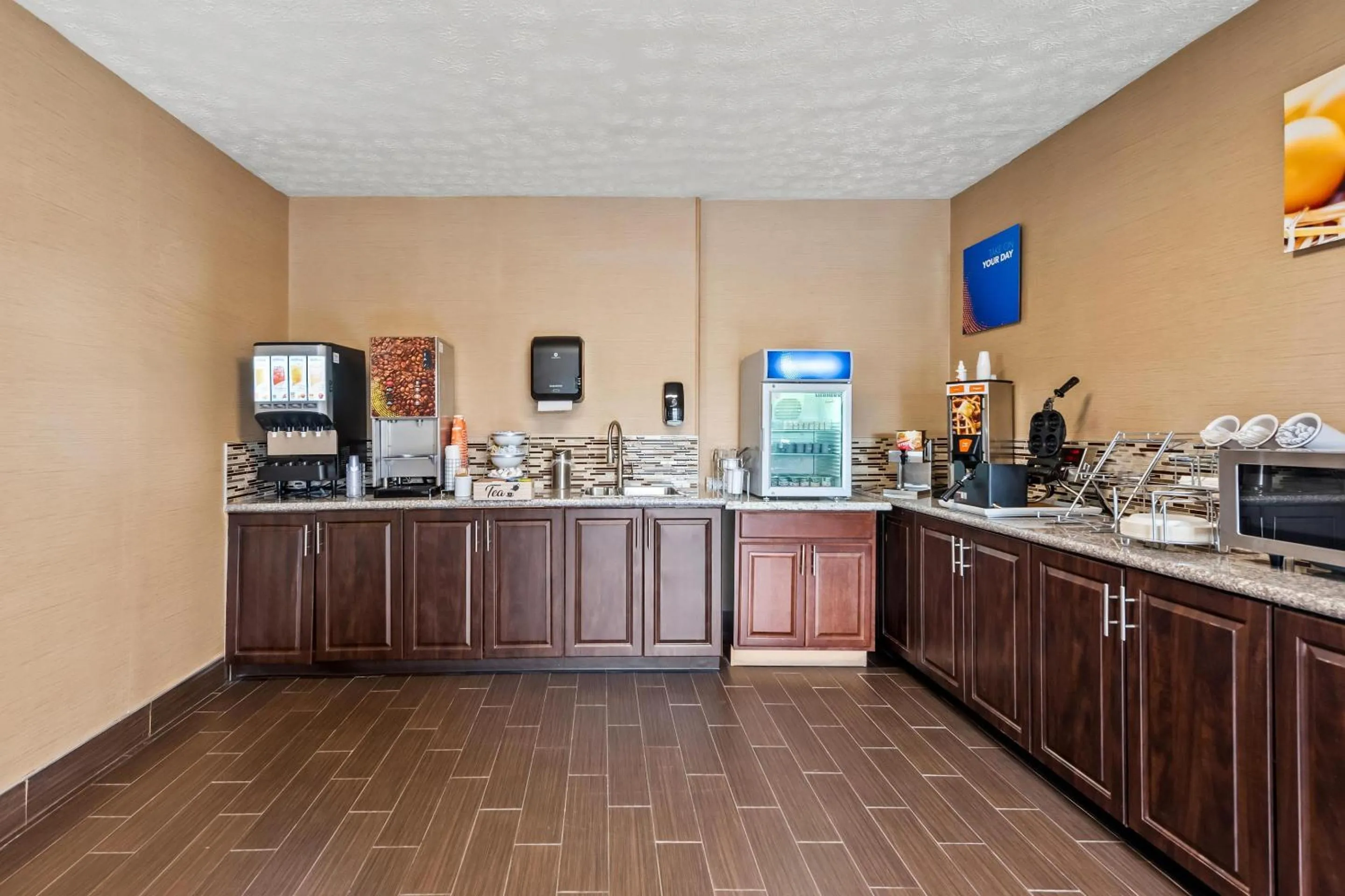 Breakfast in Comfort Inn & Suites Fairborn near Wright Patterson AFB