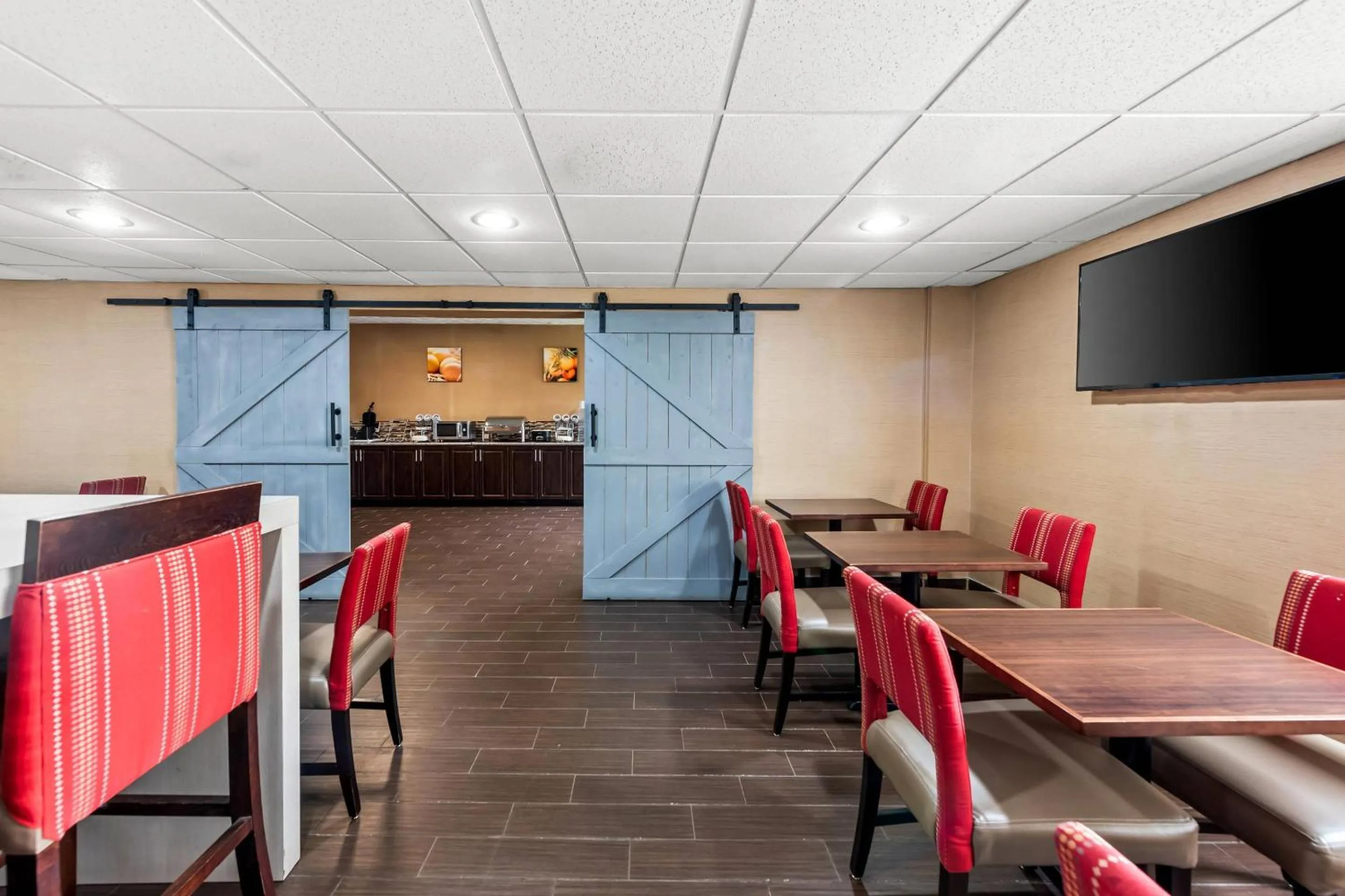 Breakfast in Comfort Inn & Suites Fairborn near Wright Patterson AFB