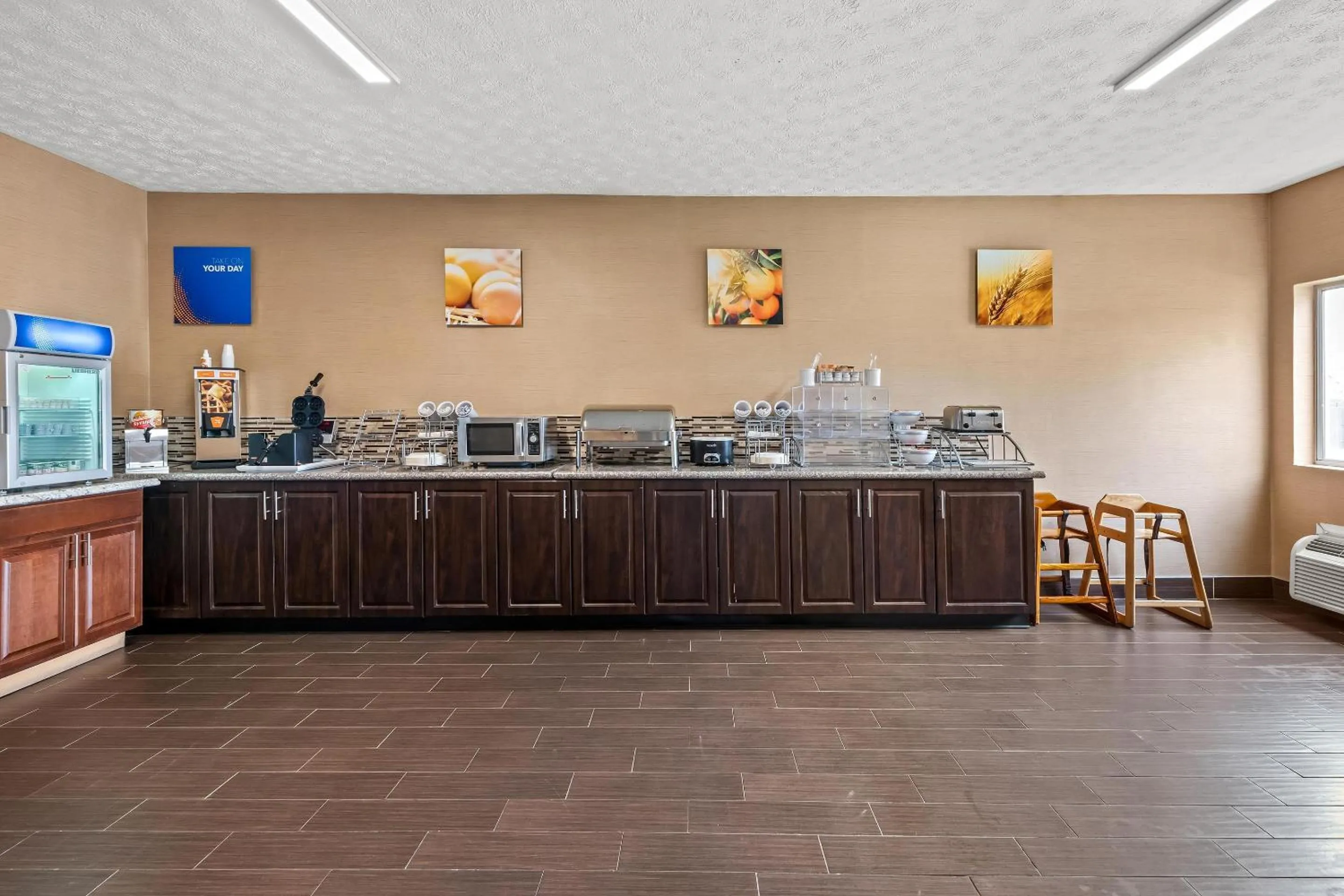Breakfast in Comfort Inn & Suites Fairborn near Wright Patterson AFB