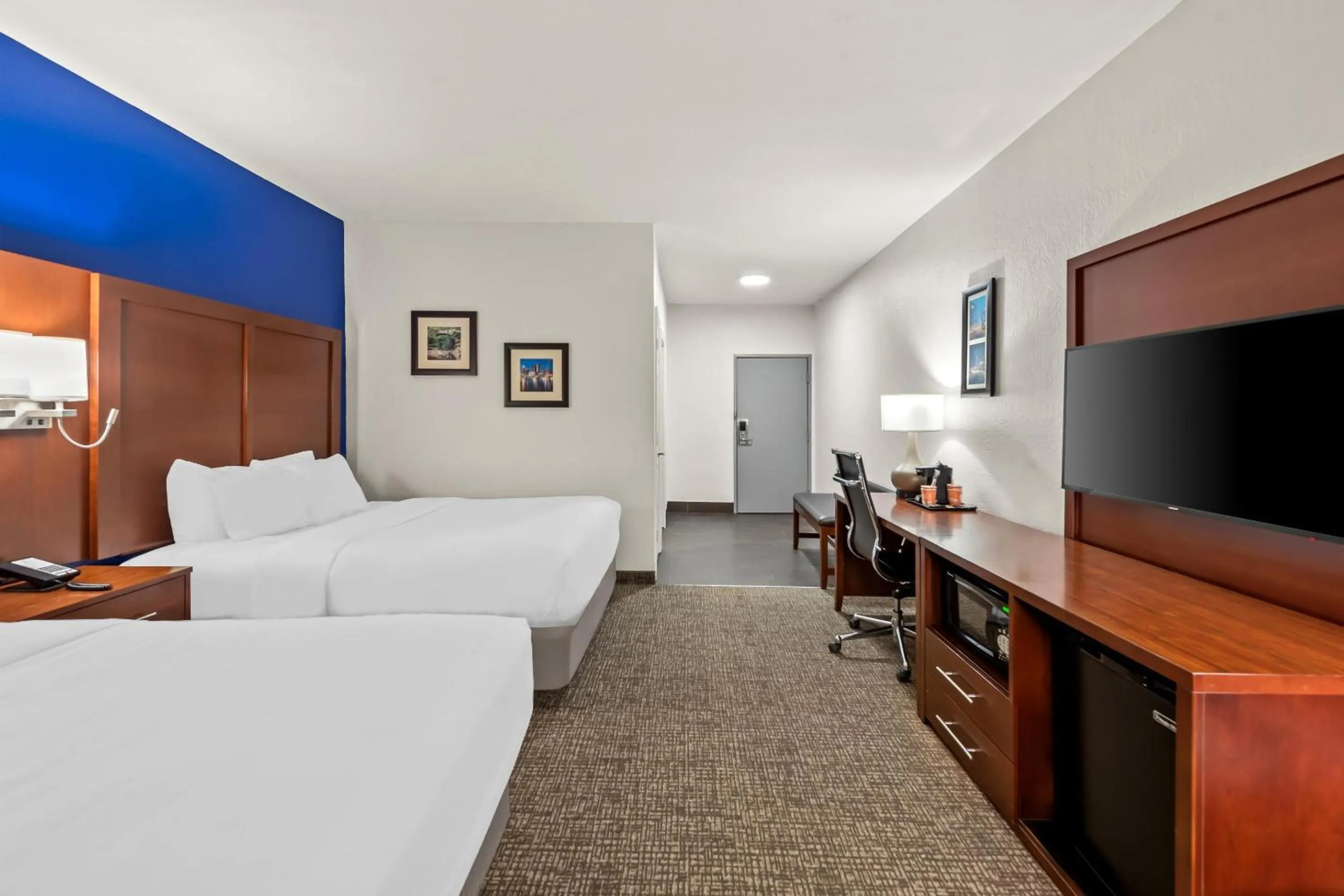 Bedroom, Bed in Comfort Inn & Suites Fairborn near Wright Patterson AFB