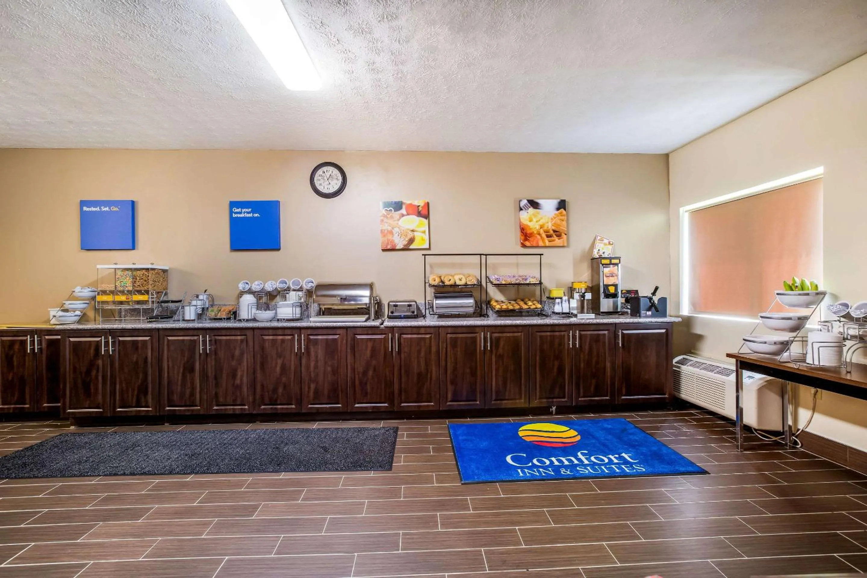 Breakfast in Comfort Inn & Suites Fairborn near Wright Patterson AFB
