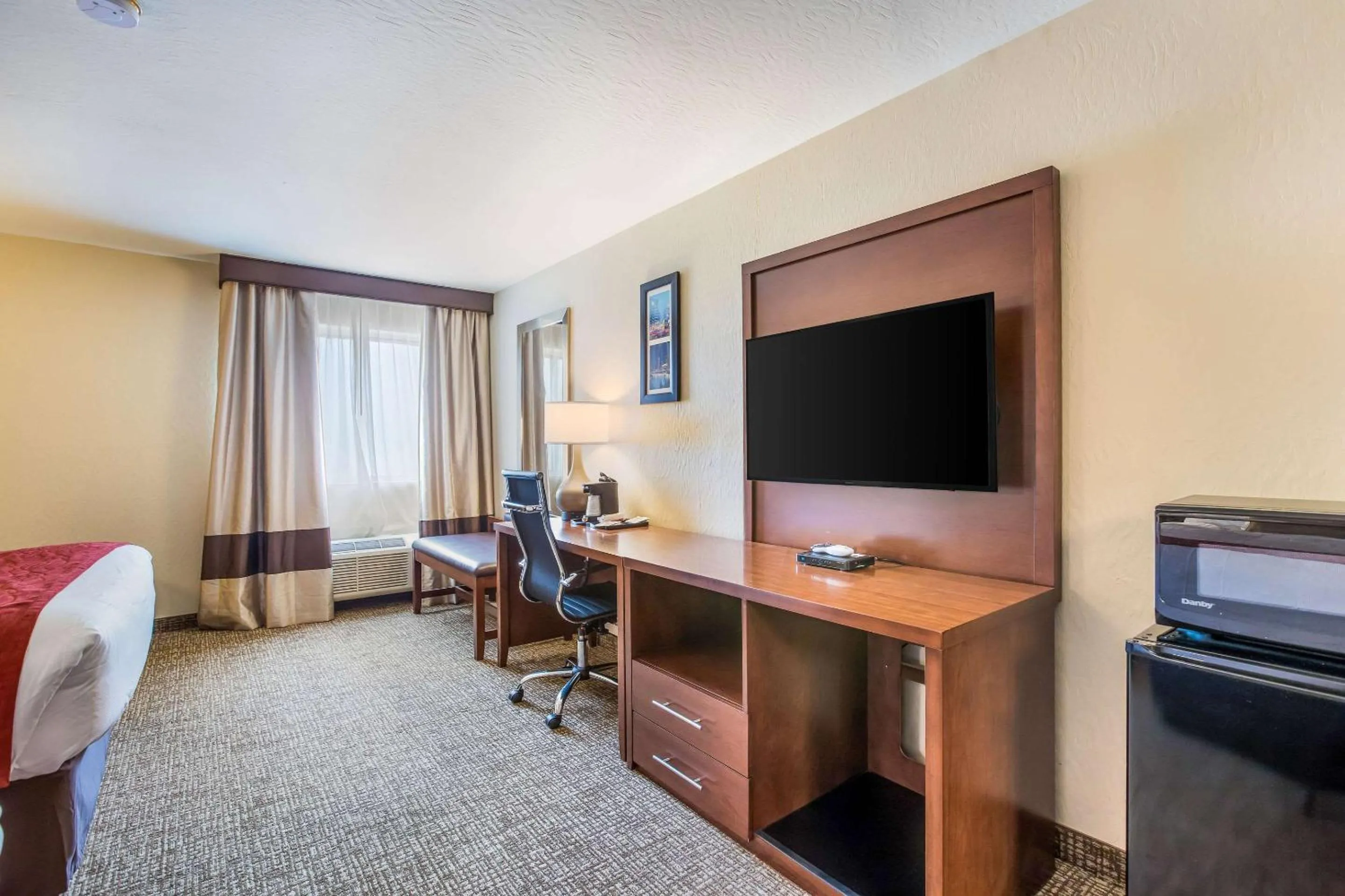 Bedroom in Comfort Inn & Suites Fairborn near Wright Patterson AFB