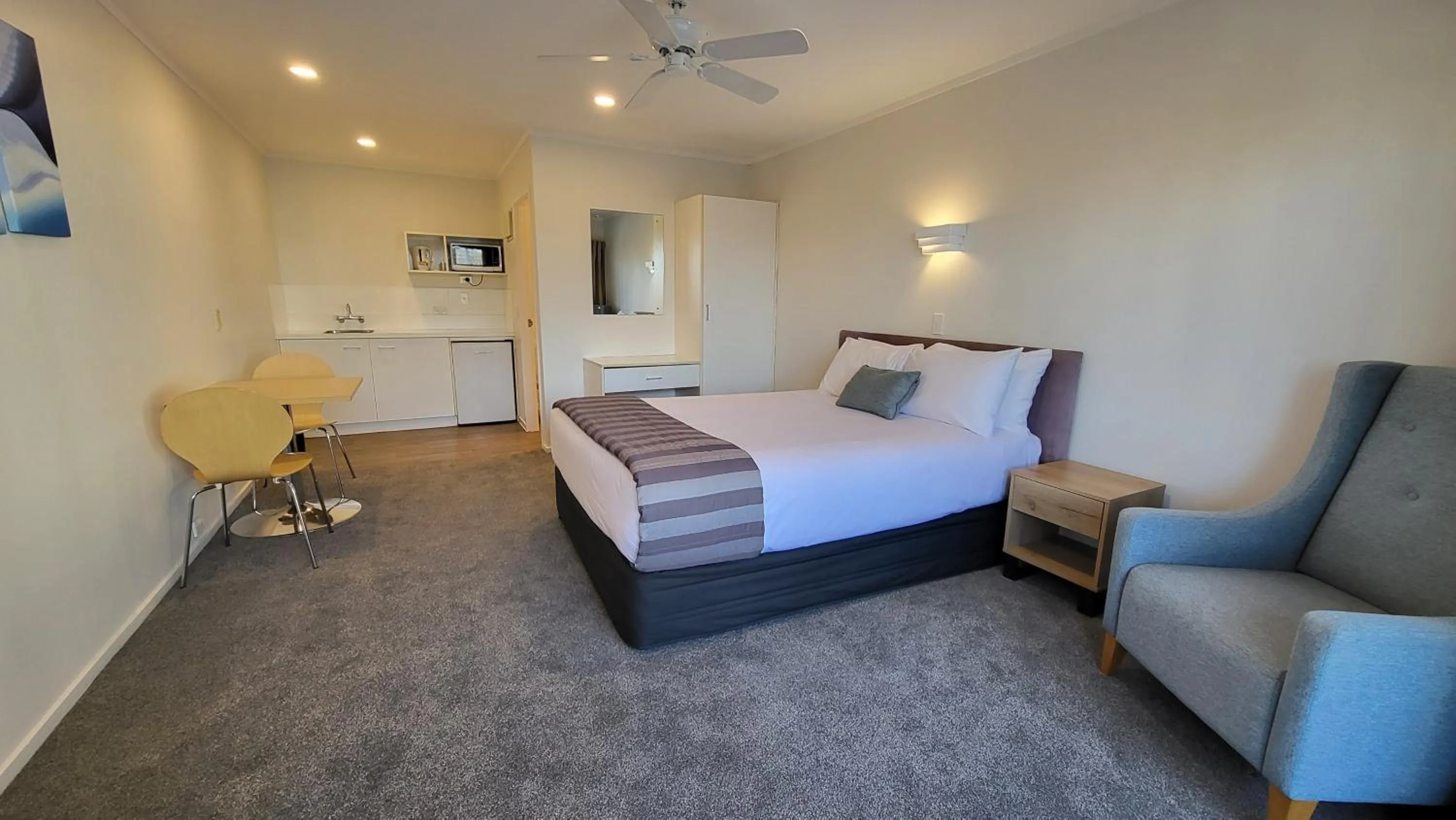 Photo of the whole room, Bed in Manukau Motor Lodge