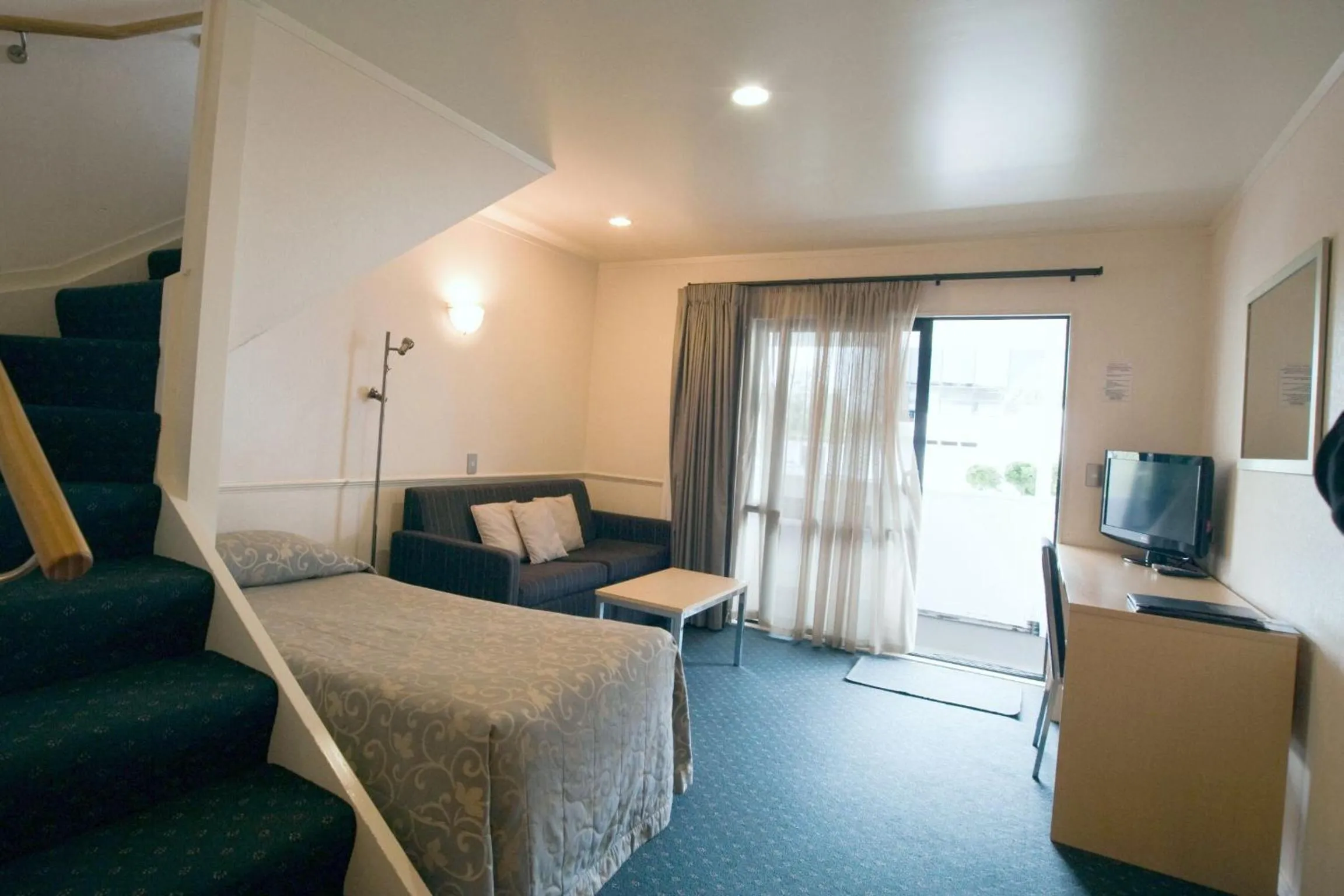 Photo of the whole room in Manukau Motor Lodge
