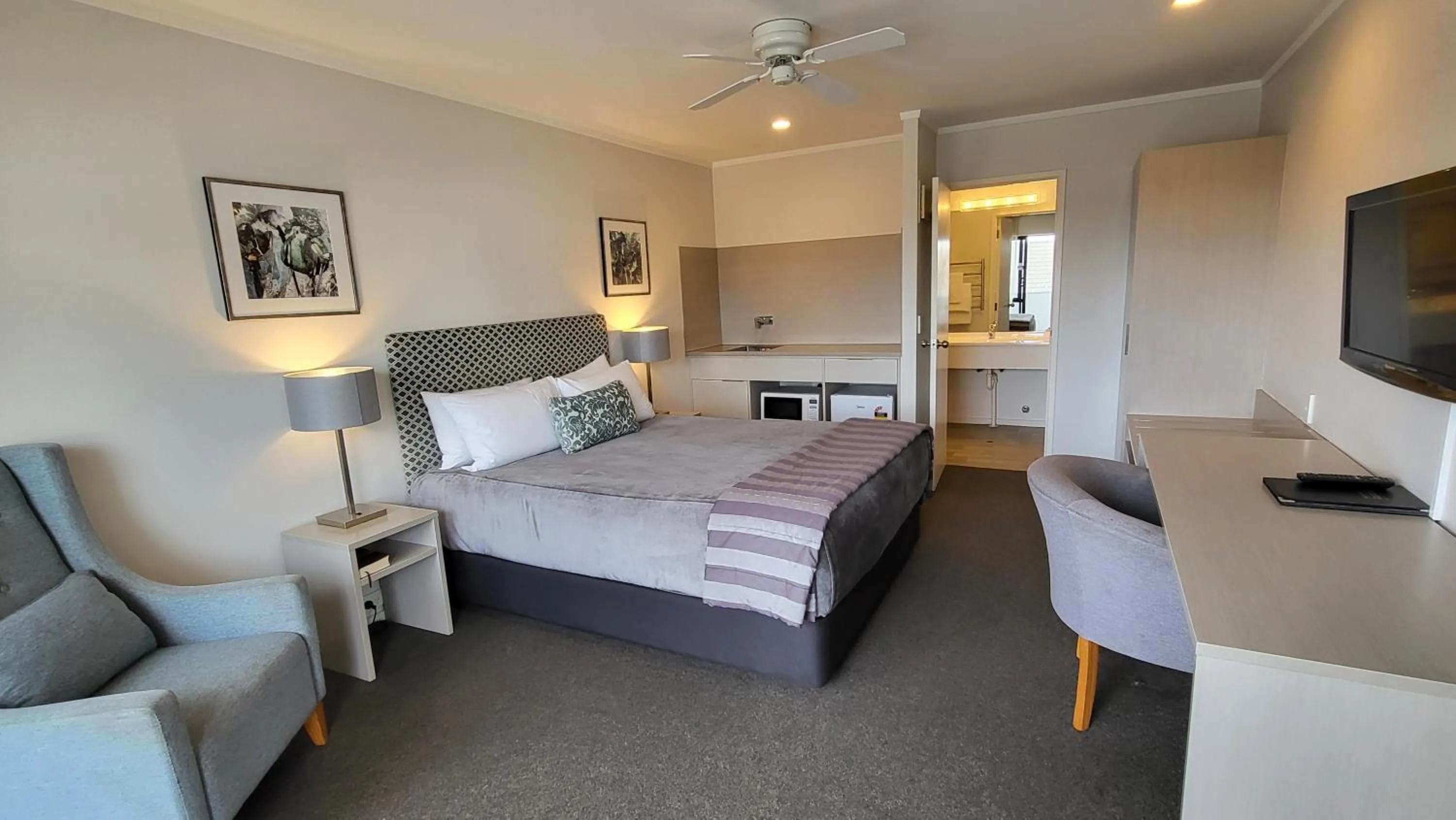 Bedroom, Bed in Manukau Motor Lodge