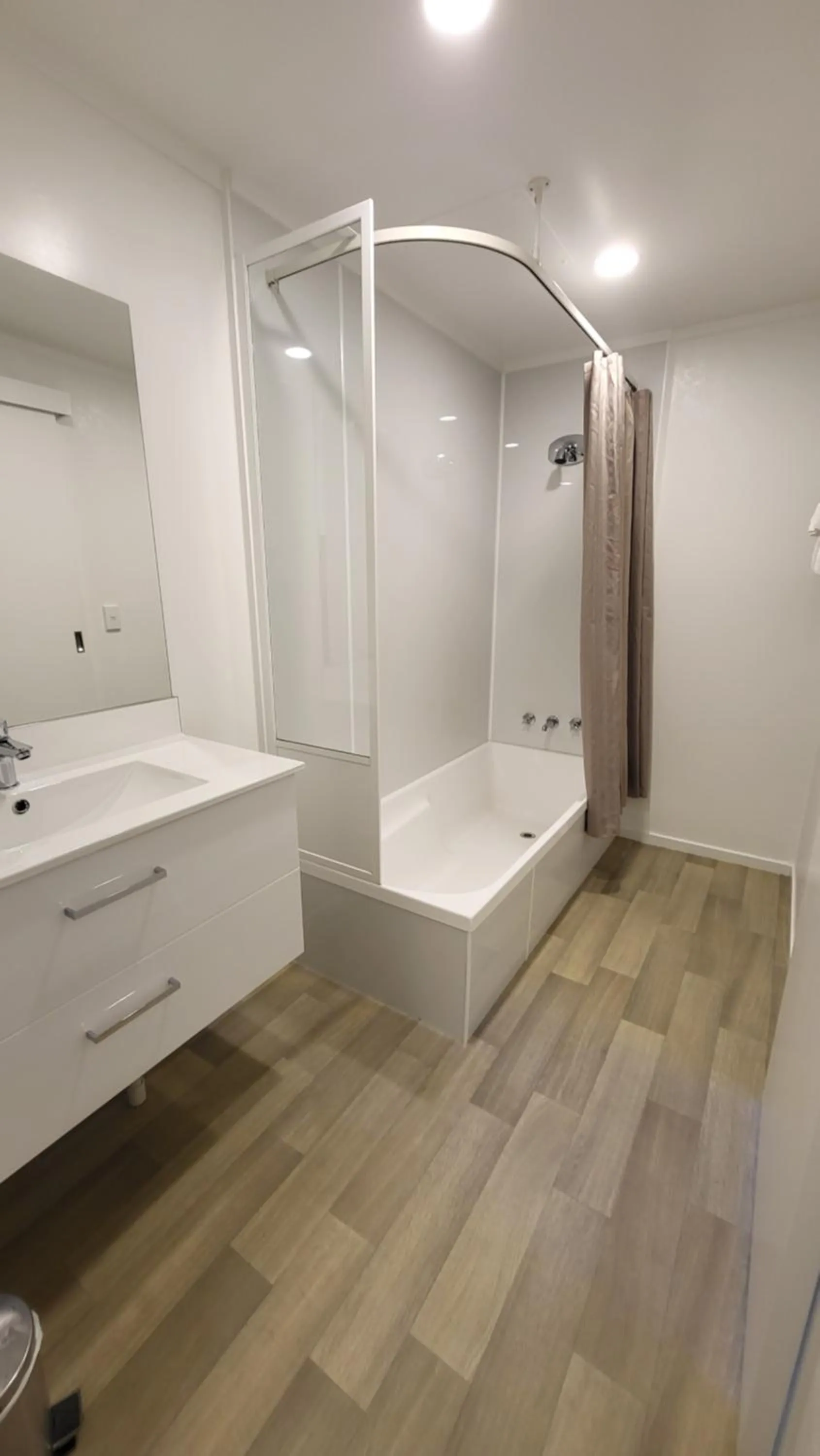 Bathroom in Manukau Motor Lodge