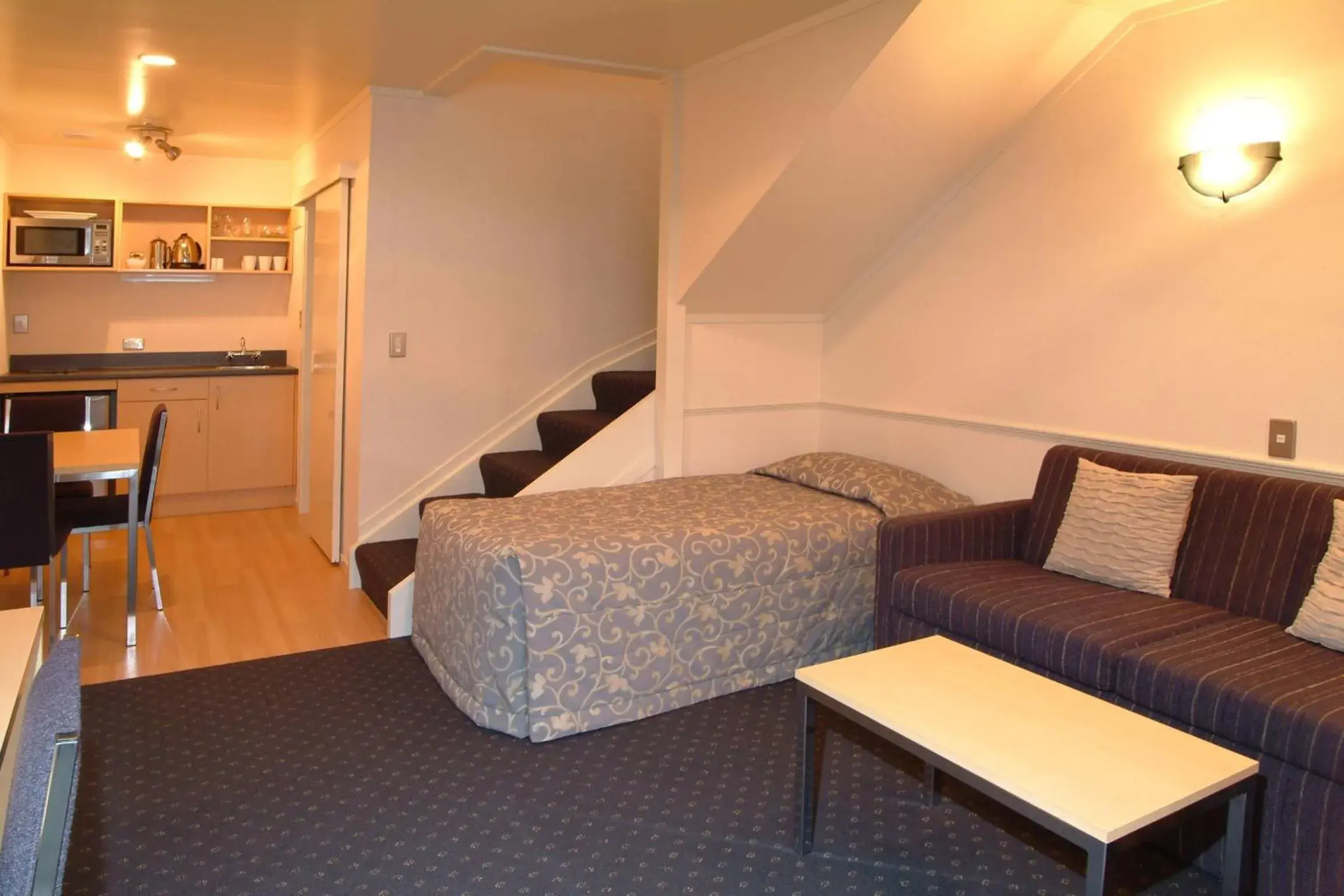 One-Bedroom Family Unit in Manukau Motor Lodge One-Bedroom Family Unit in Manukau Motor Lodge