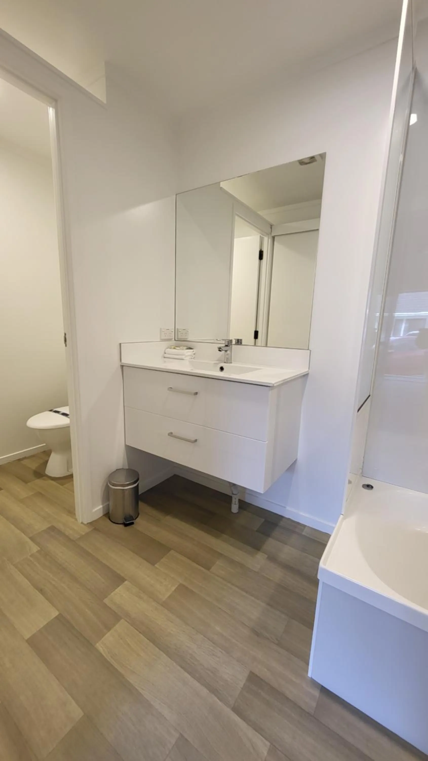 Bathroom in Manukau Motor Lodge