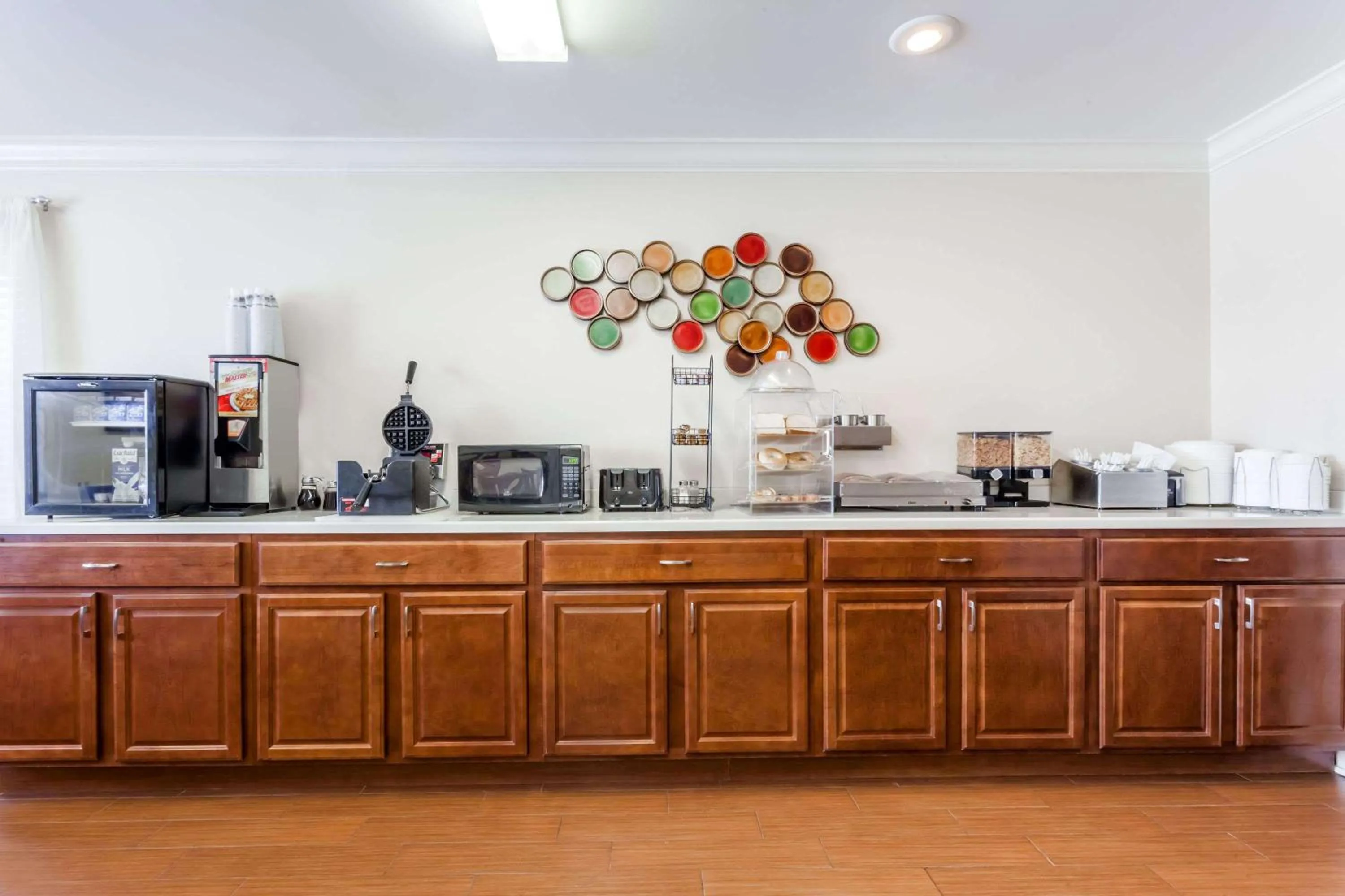 Restaurant/places to eat in Ramada by Wyndham Tell City