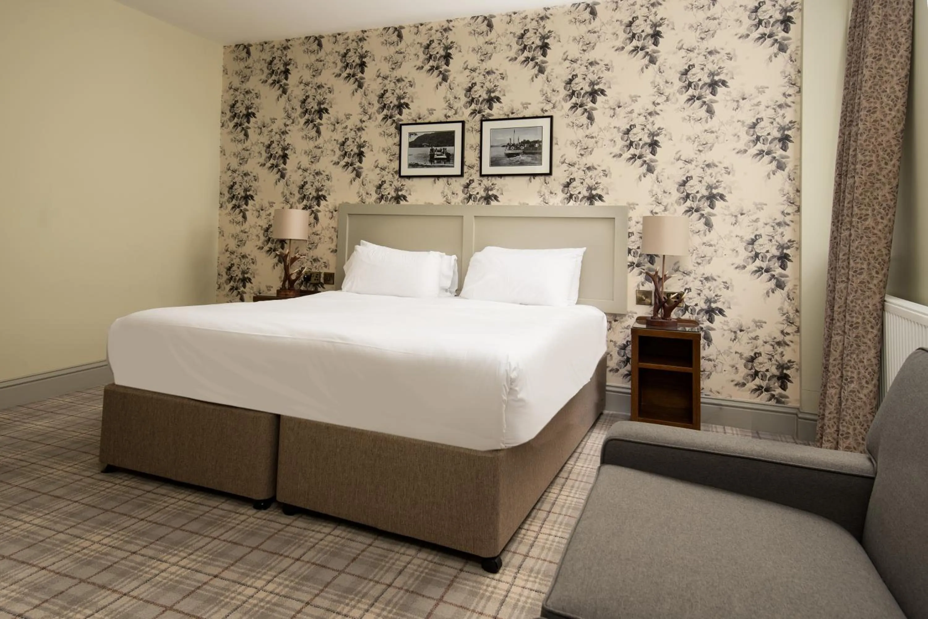 Bed in The Waterhead Inn- The Inn Collection Group